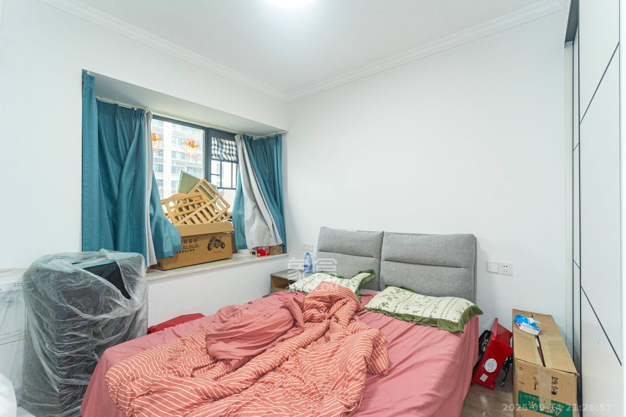 华远海蓝郡  3室2厅2卫    79.0万卧室