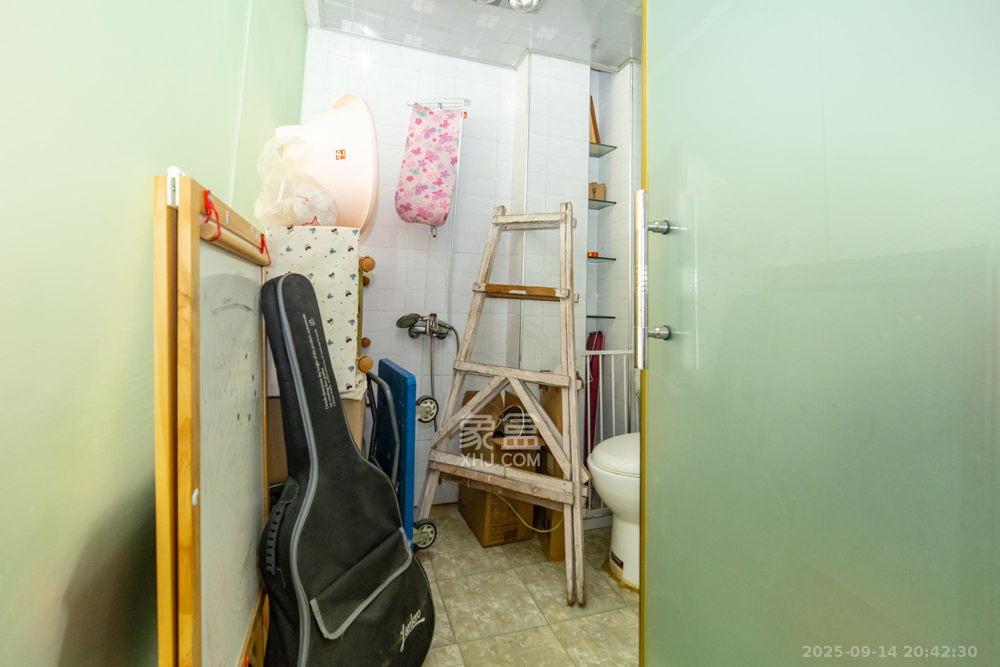 尚都花园城 3室2厅2卫 55.0万 尚都花园城 3室2厅2卫 55.0万卫生间