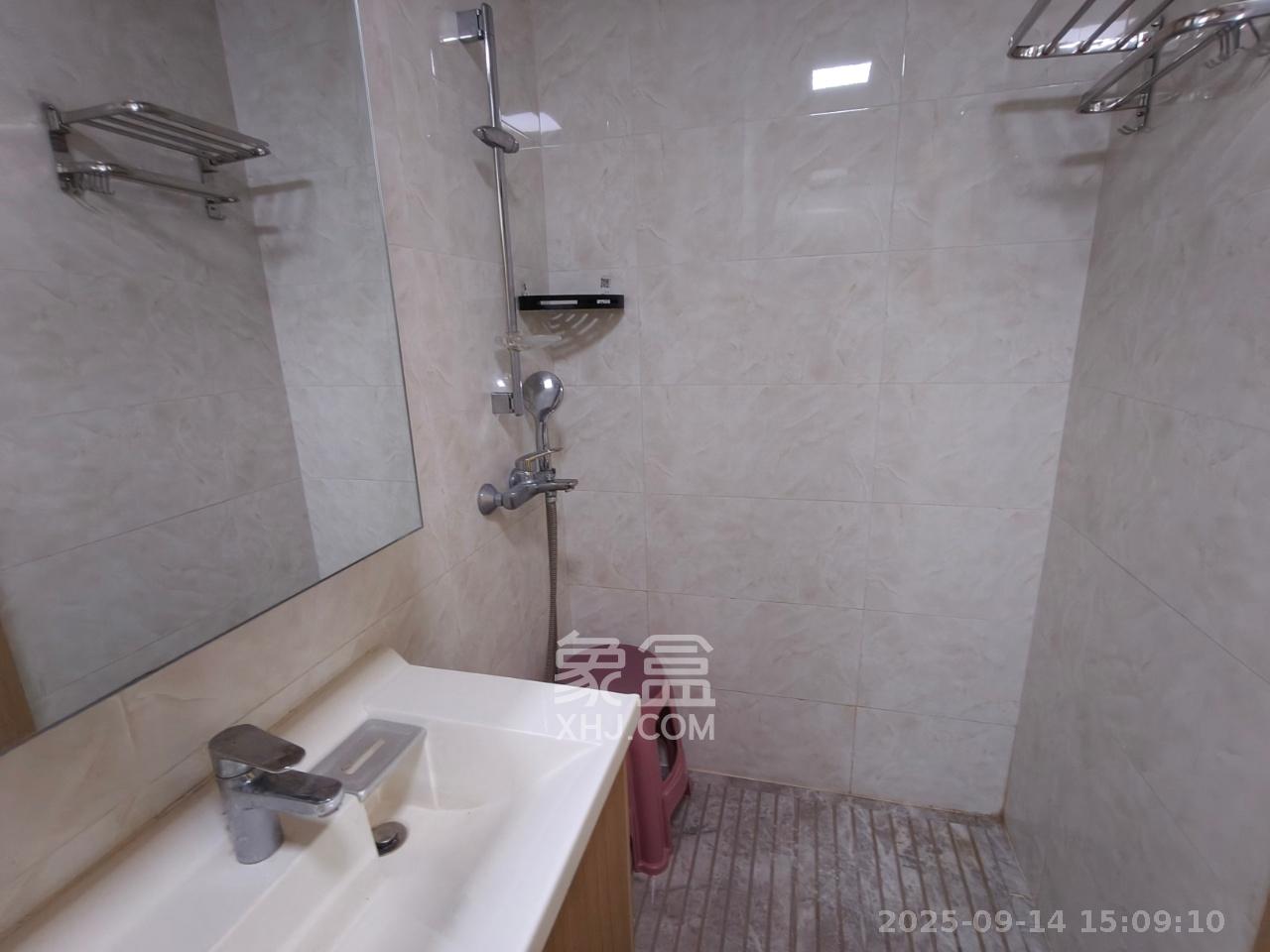 卓越浅水湾  1室1厅1卫   1500.00元/月室内图