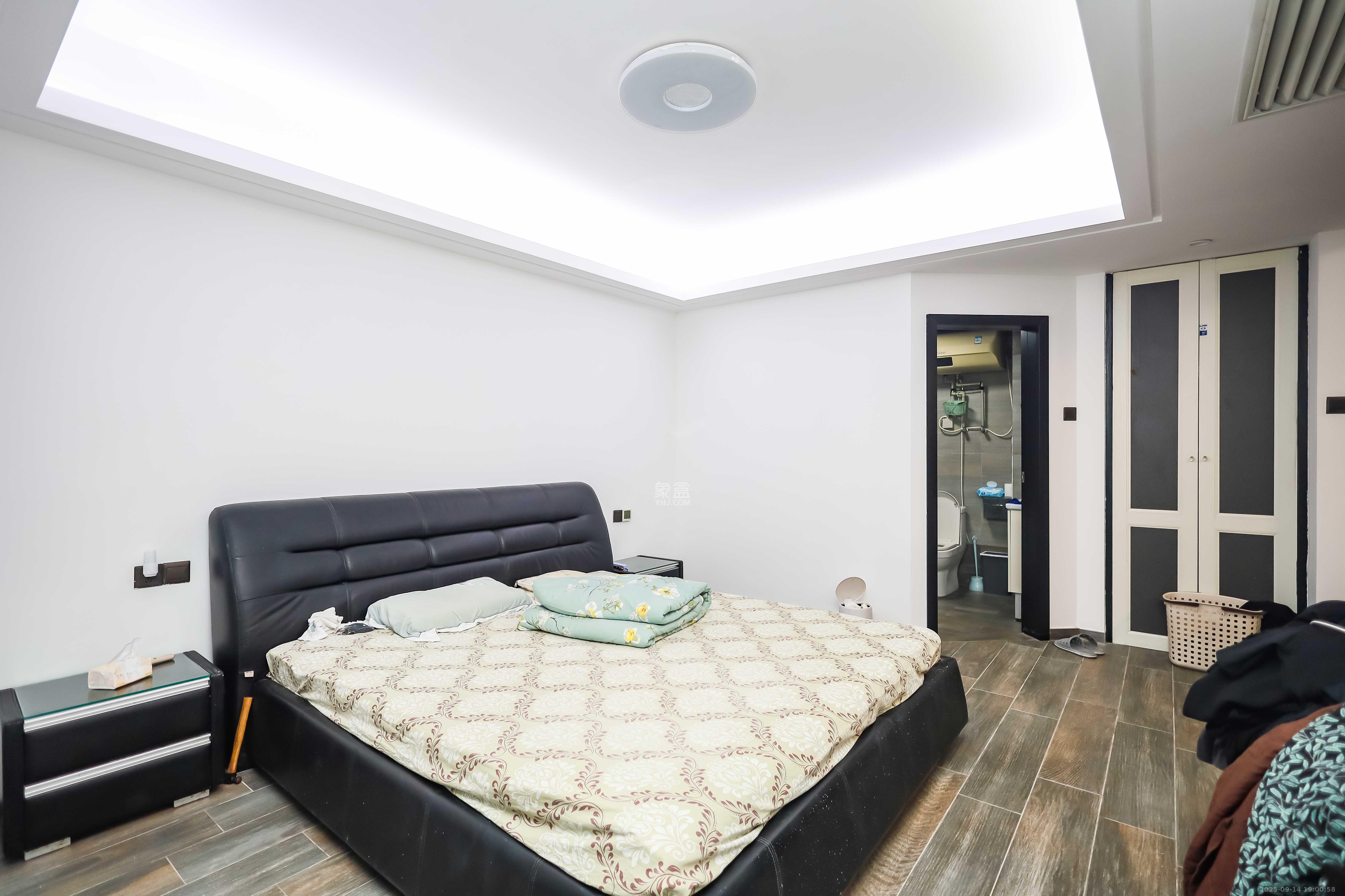 长房时代城  1室2厅2卫    171.6万卧室