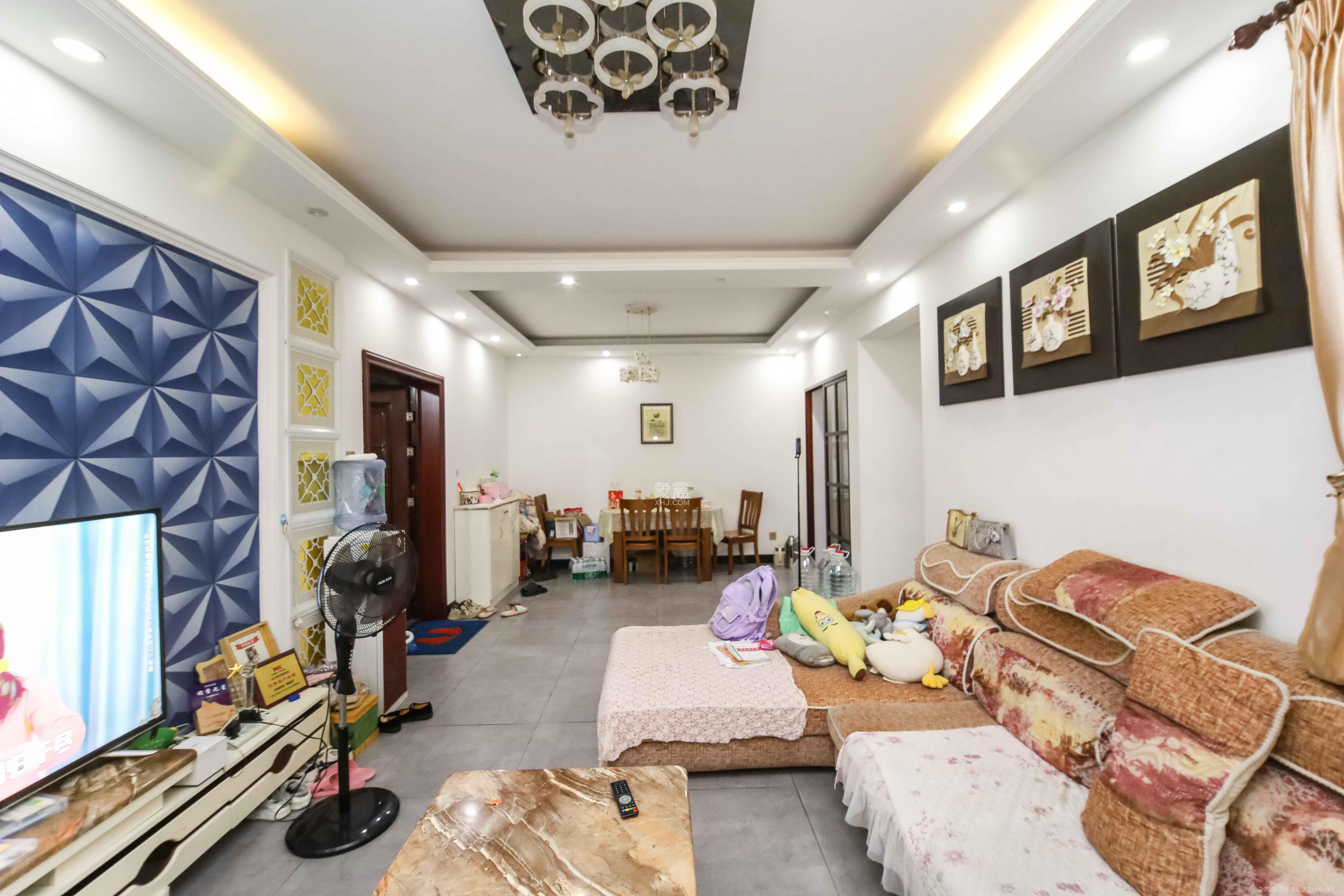 上东辛顿公寓 3室2厅1卫 65.0万 上东辛顿公寓 3室2厅1卫 65.0万客厅