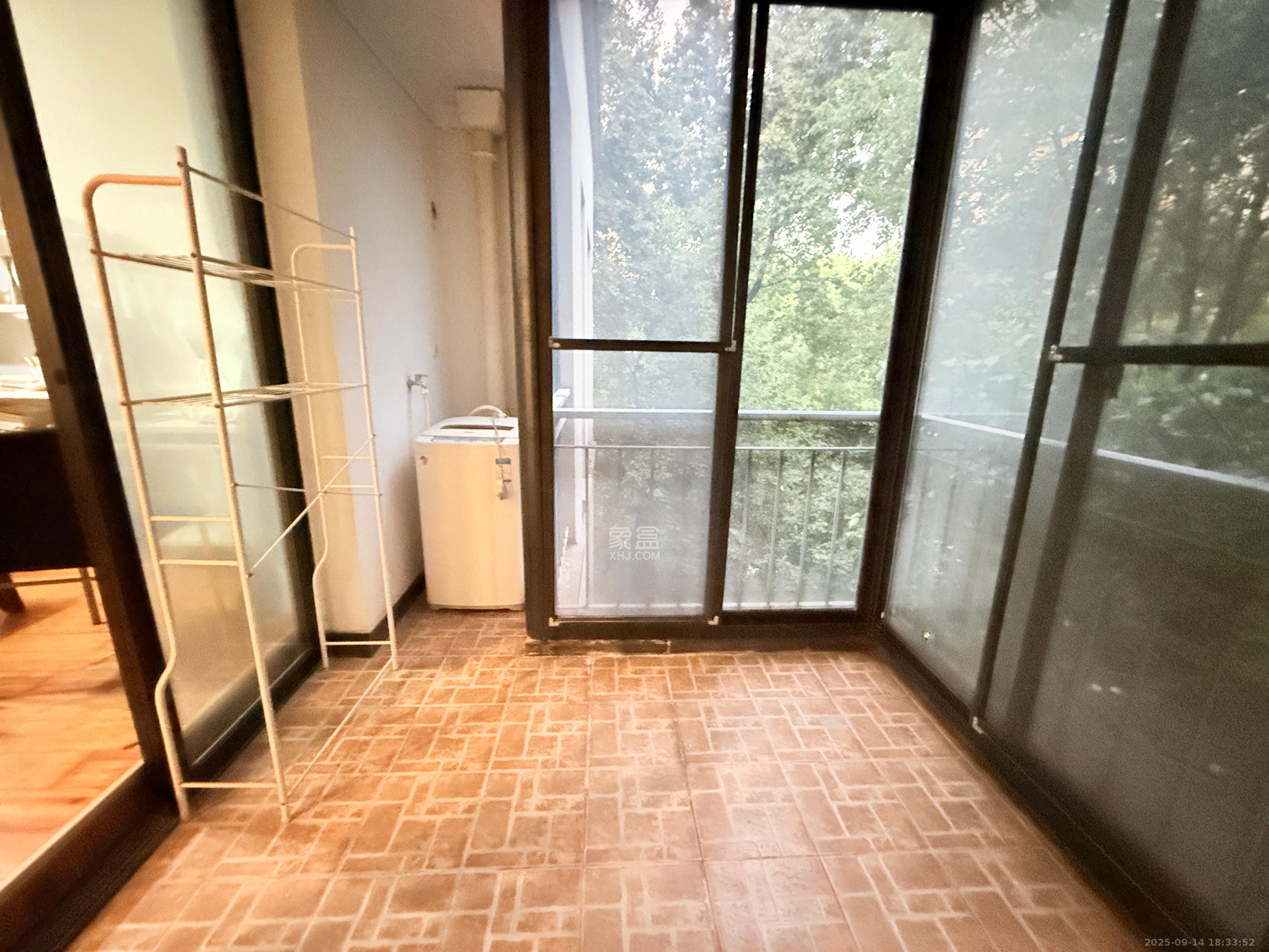 西街花园  3室2厅2卫    2600.0元/月室内图