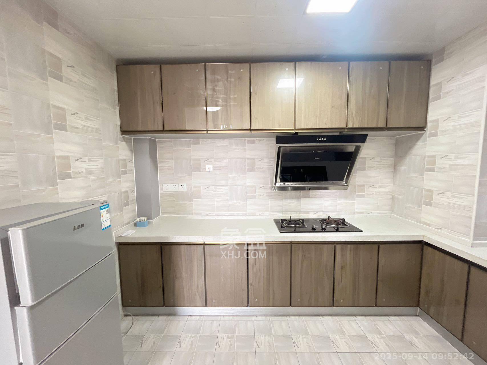 长房云时代  3室1厅1卫    2100.0元/月室内图