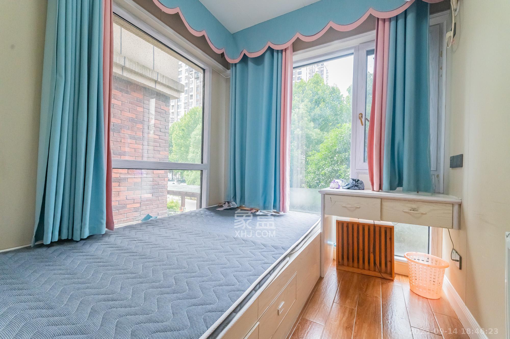 星湖湾二期洋房 3室2厅1卫 104.8万 星湖湾二期洋房 3室2厅1卫 104.8万卧室