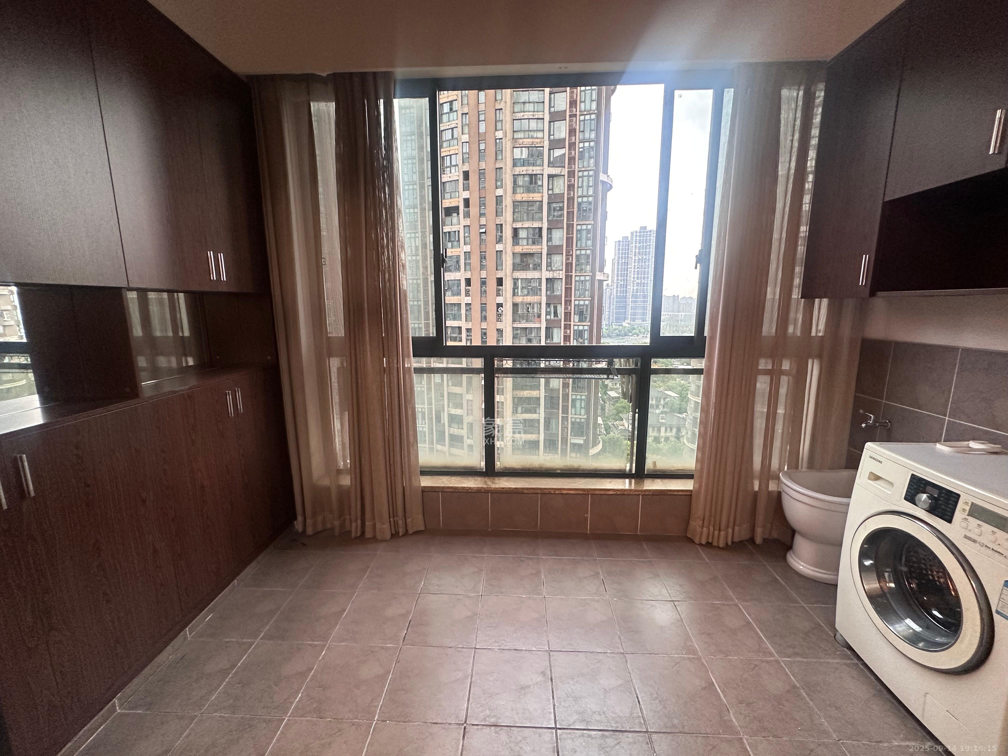 藏珑湖上国际花园 2室2厅1卫 2800.0元/月 藏珑湖上国际花园 2室2厅1卫 2800.0元/月室内图