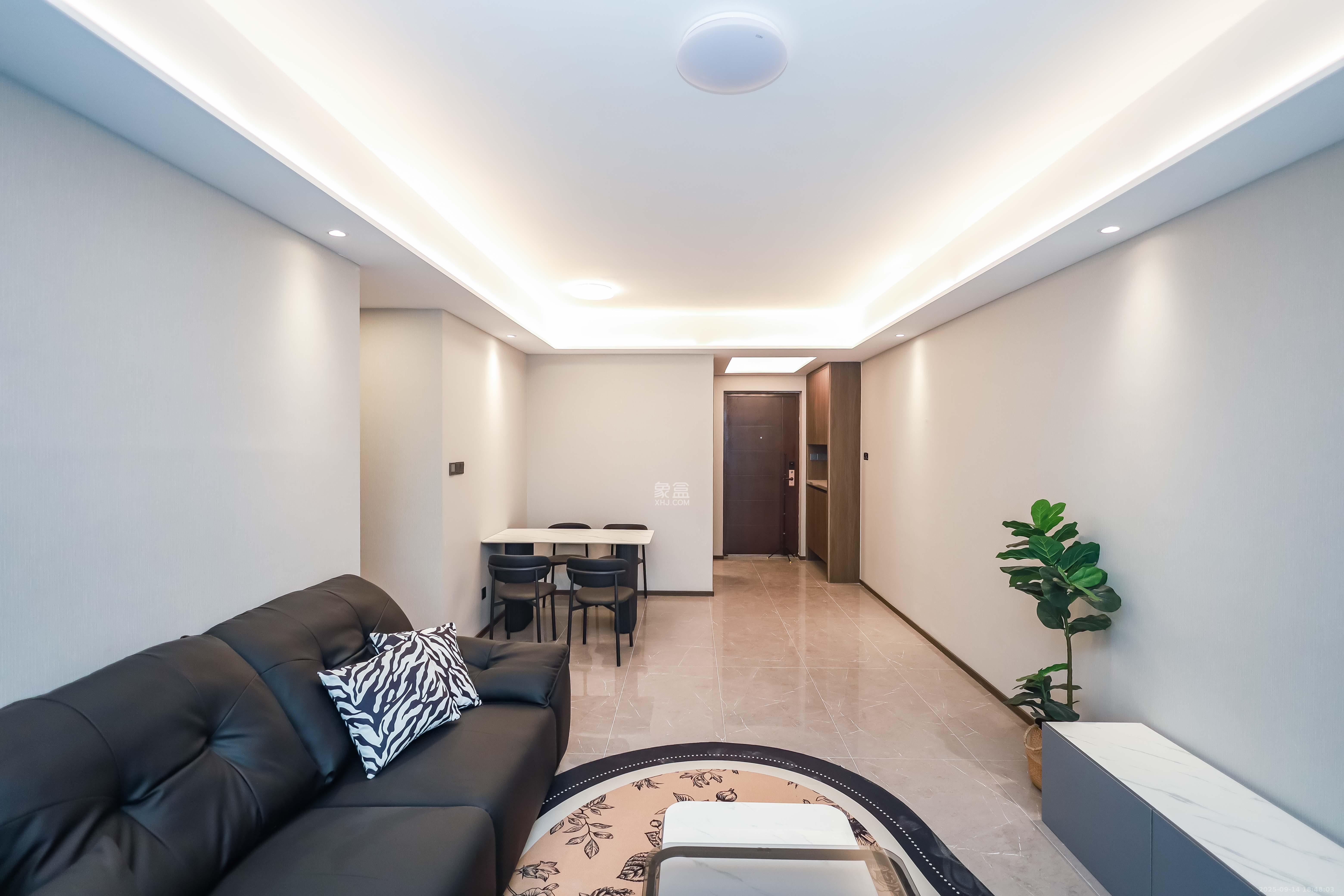 龙湖舜山府  3室2厅2卫    180.0万客厅