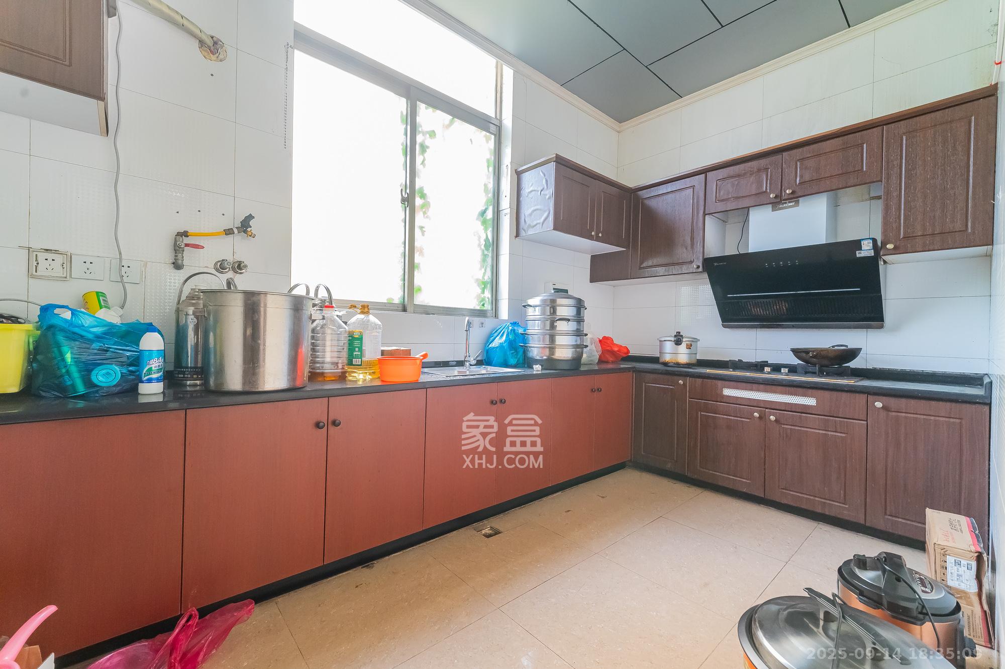 碧桂园威尼斯城  5室2厅3卫    706.88万厨房