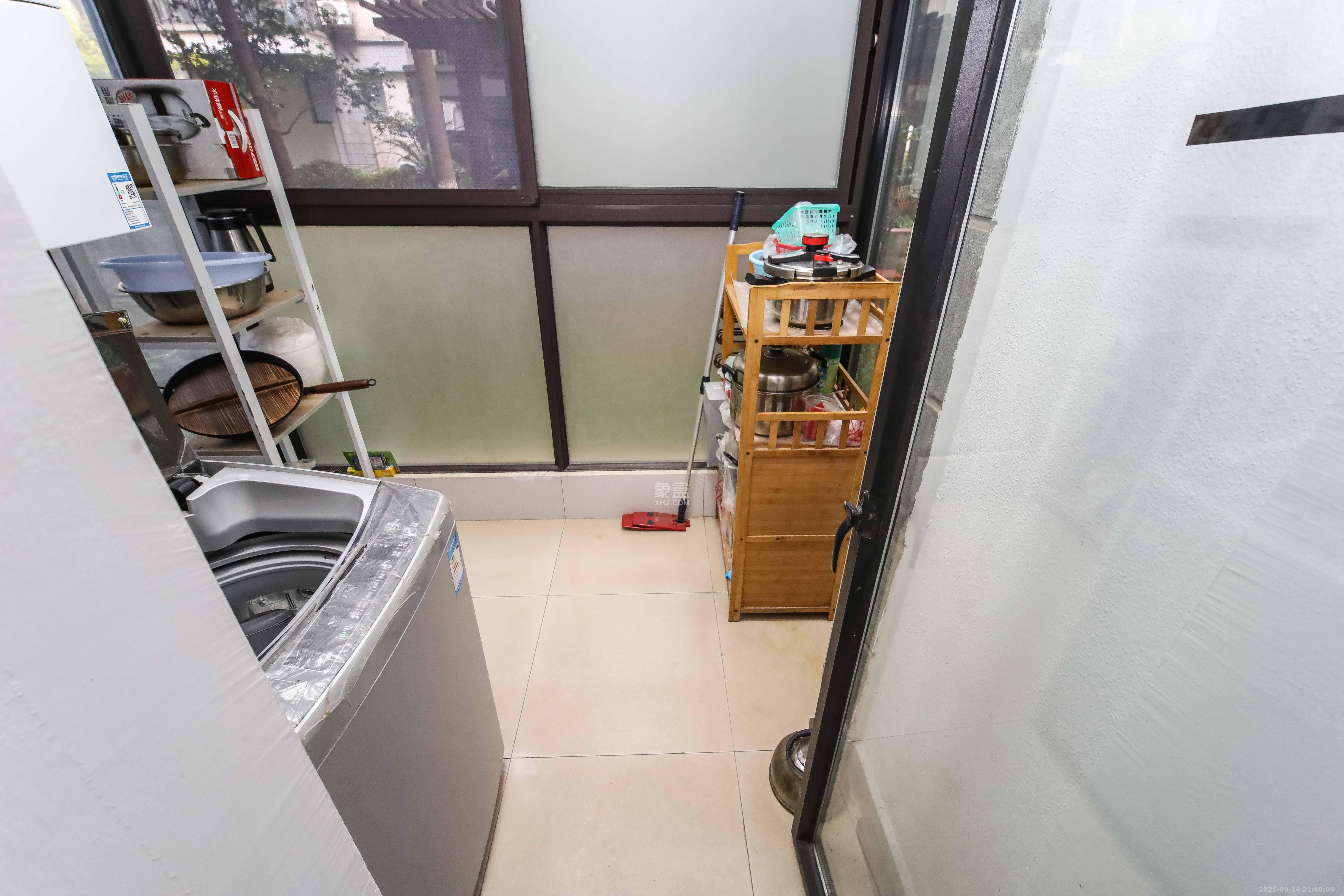 西街花园  3室2厅2卫    136.0万阳台