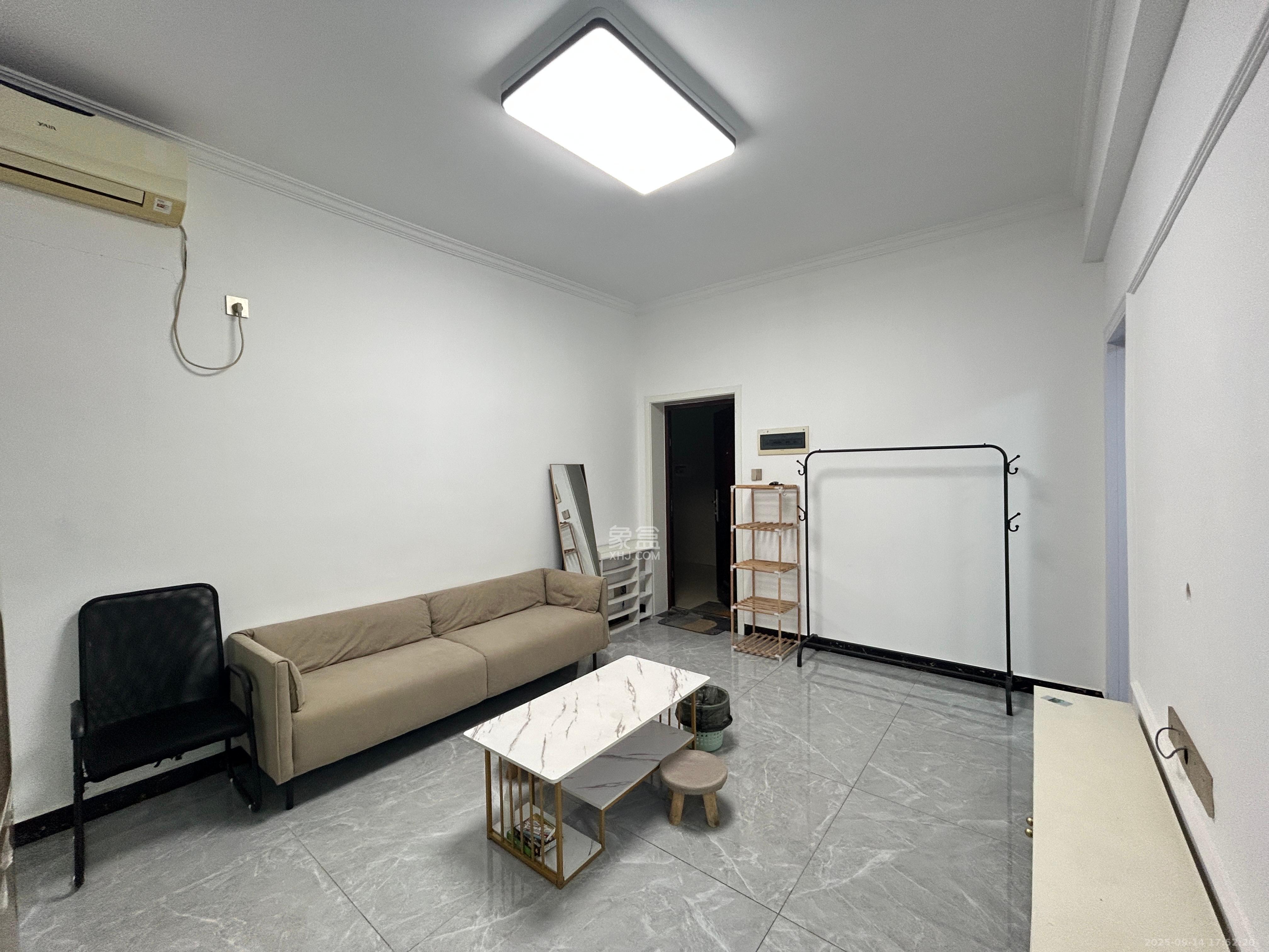 地华梅溪湖畔  2室2厅1卫    1999.0元/月室内图