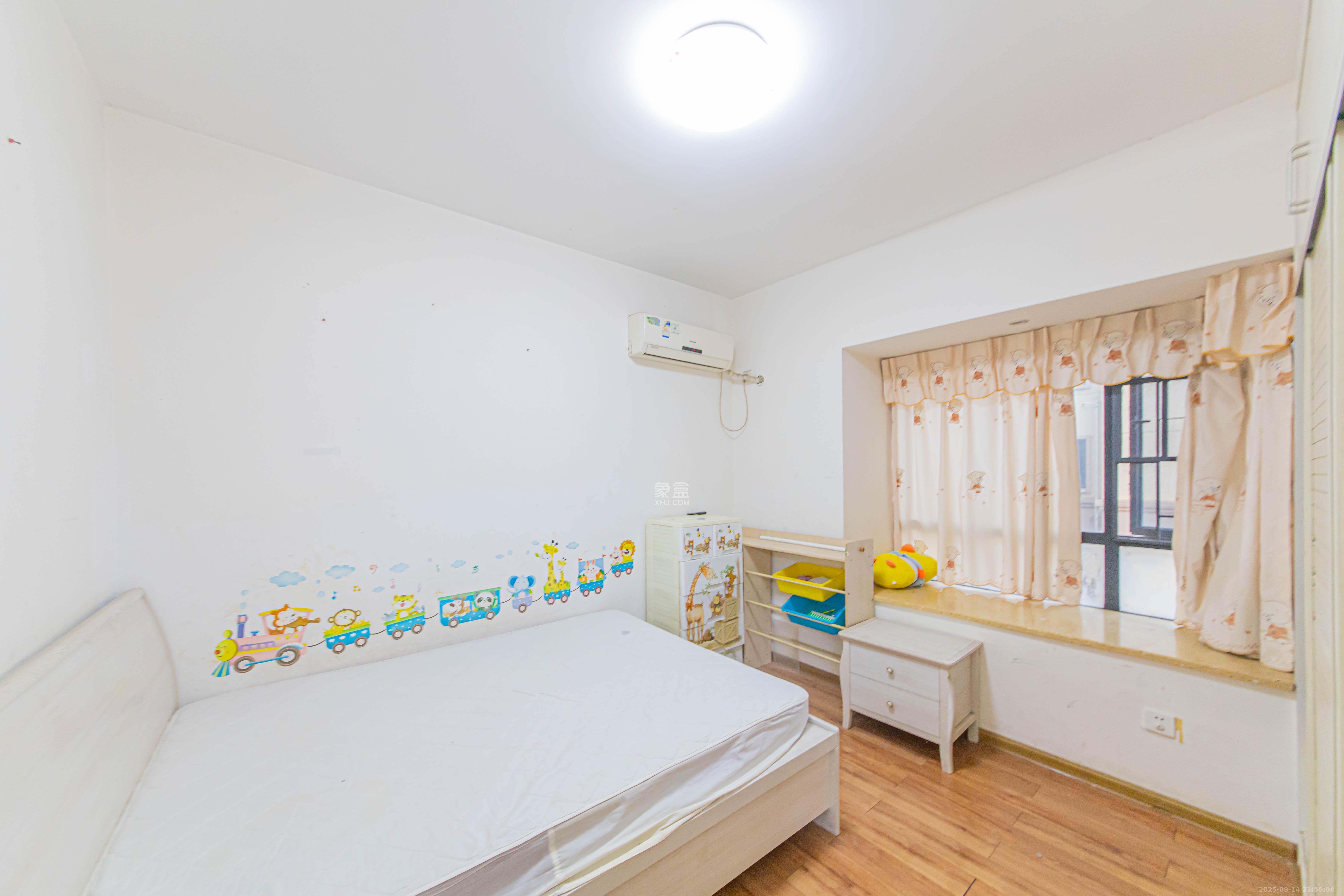 保利花园 2室2厅1卫 75.0万 保利花园 2室2厅1卫 75.0万卧室