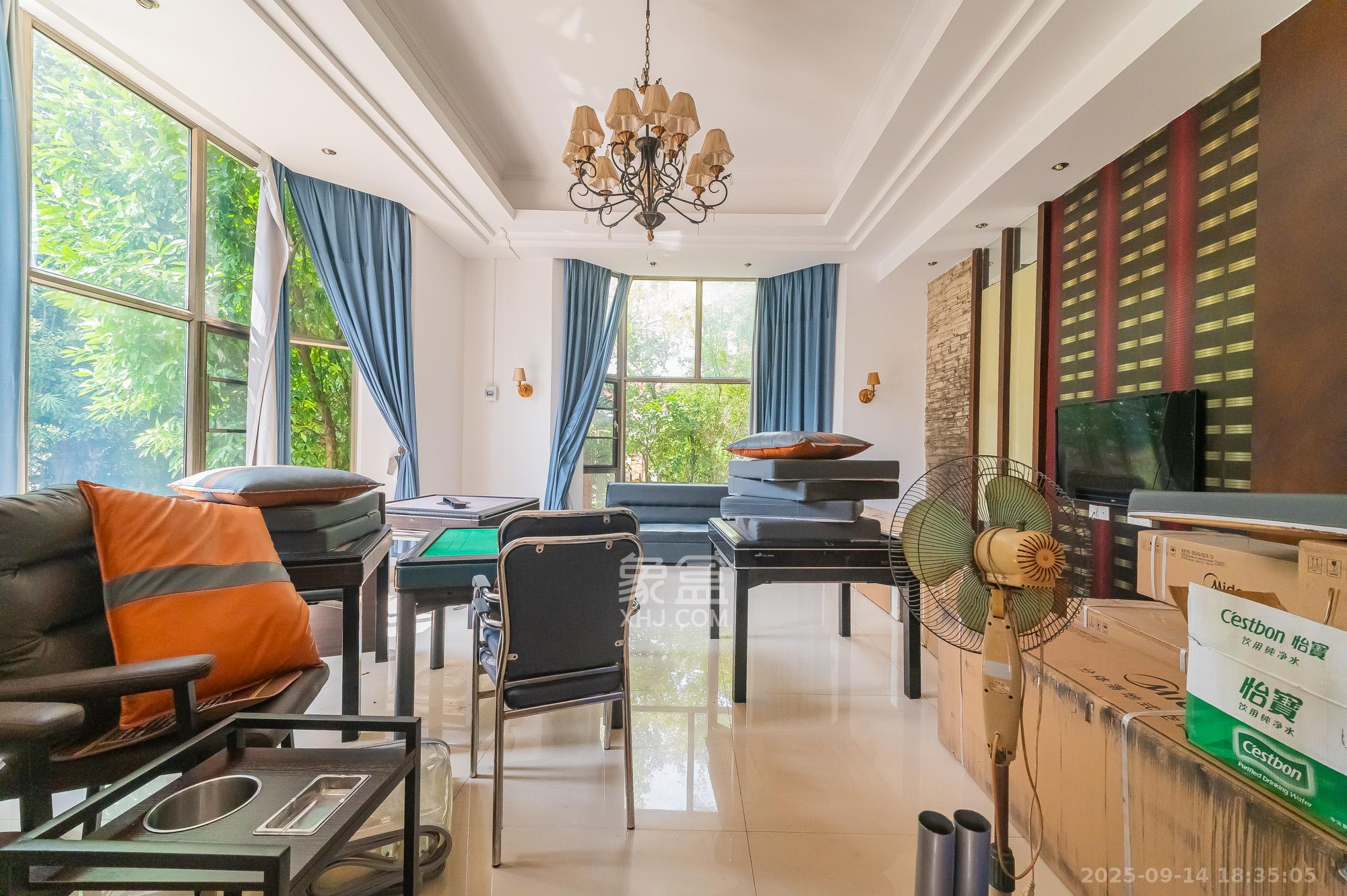 碧桂园威尼斯城  5室2厅3卫    706.88万 碧桂园威尼斯城  5室2厅3卫    706.88万客厅