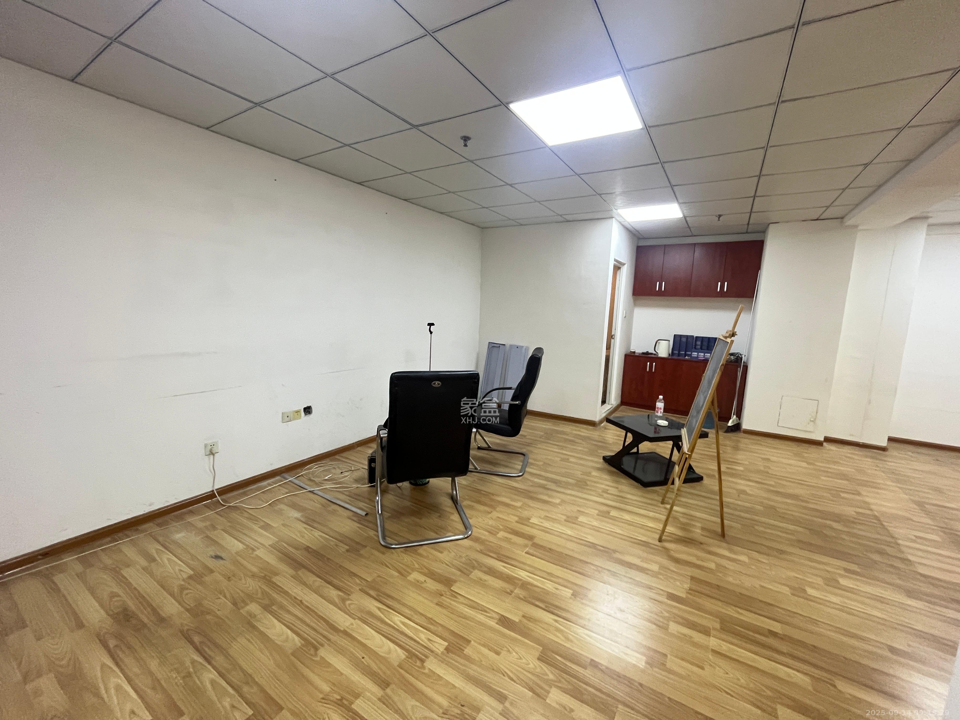 上城星座  1室1厅1卫    2200.0元/月室内图