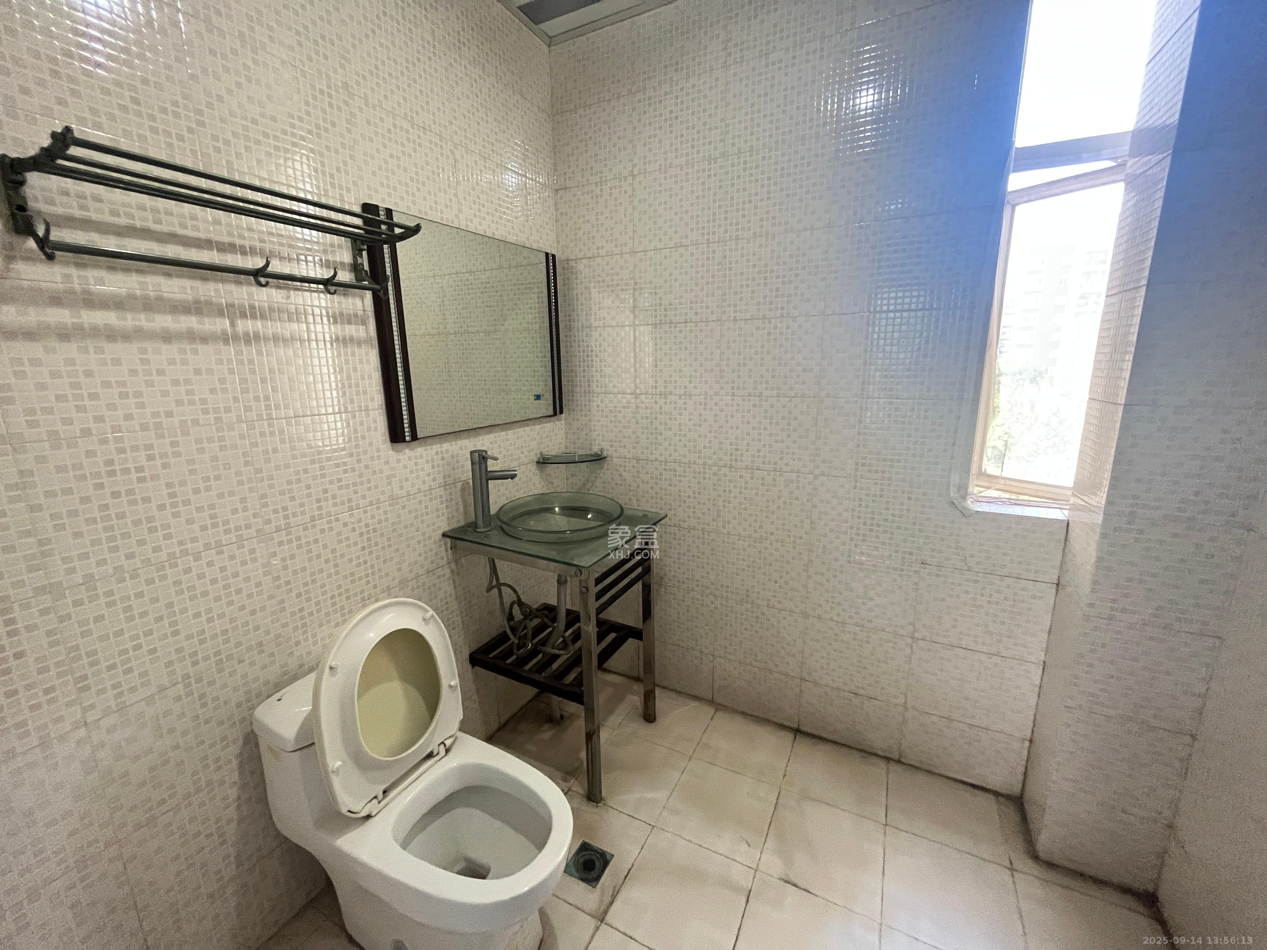 一心花苑  3室2厅2卫    2600.0元/月 一心花苑  3室2厅2卫    2600.0元/月室内图