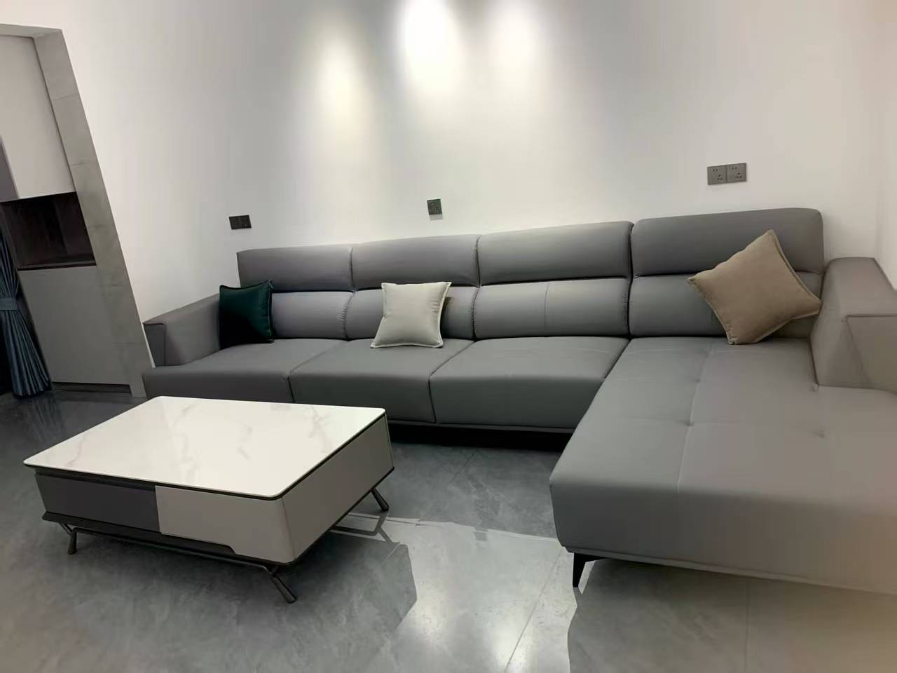 互助小区电梯房  4室2厅2卫    2600.0元/月室内图