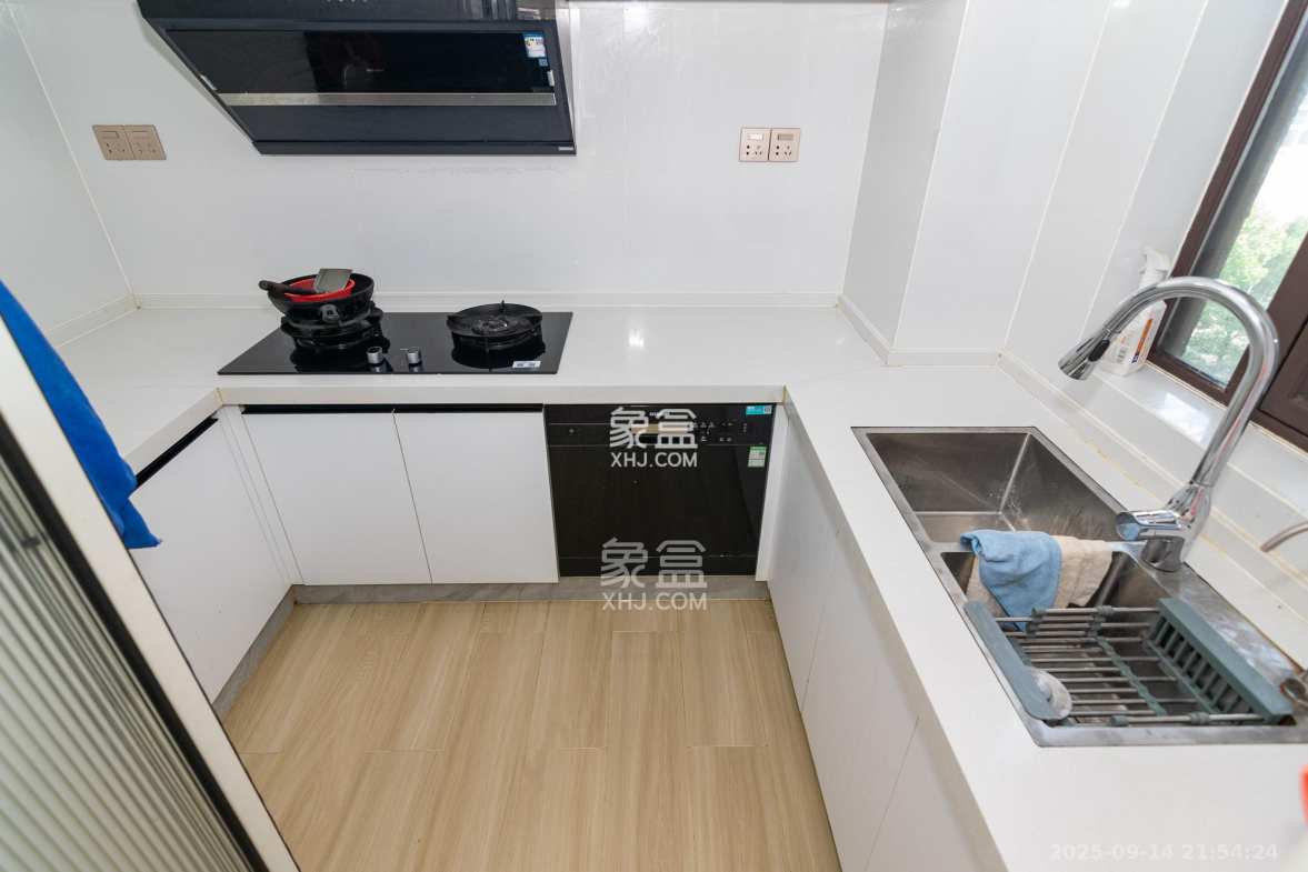 春晖花园 4室2厅1卫 98.80万 春晖花园 4室2厅1卫 98.80万厨房