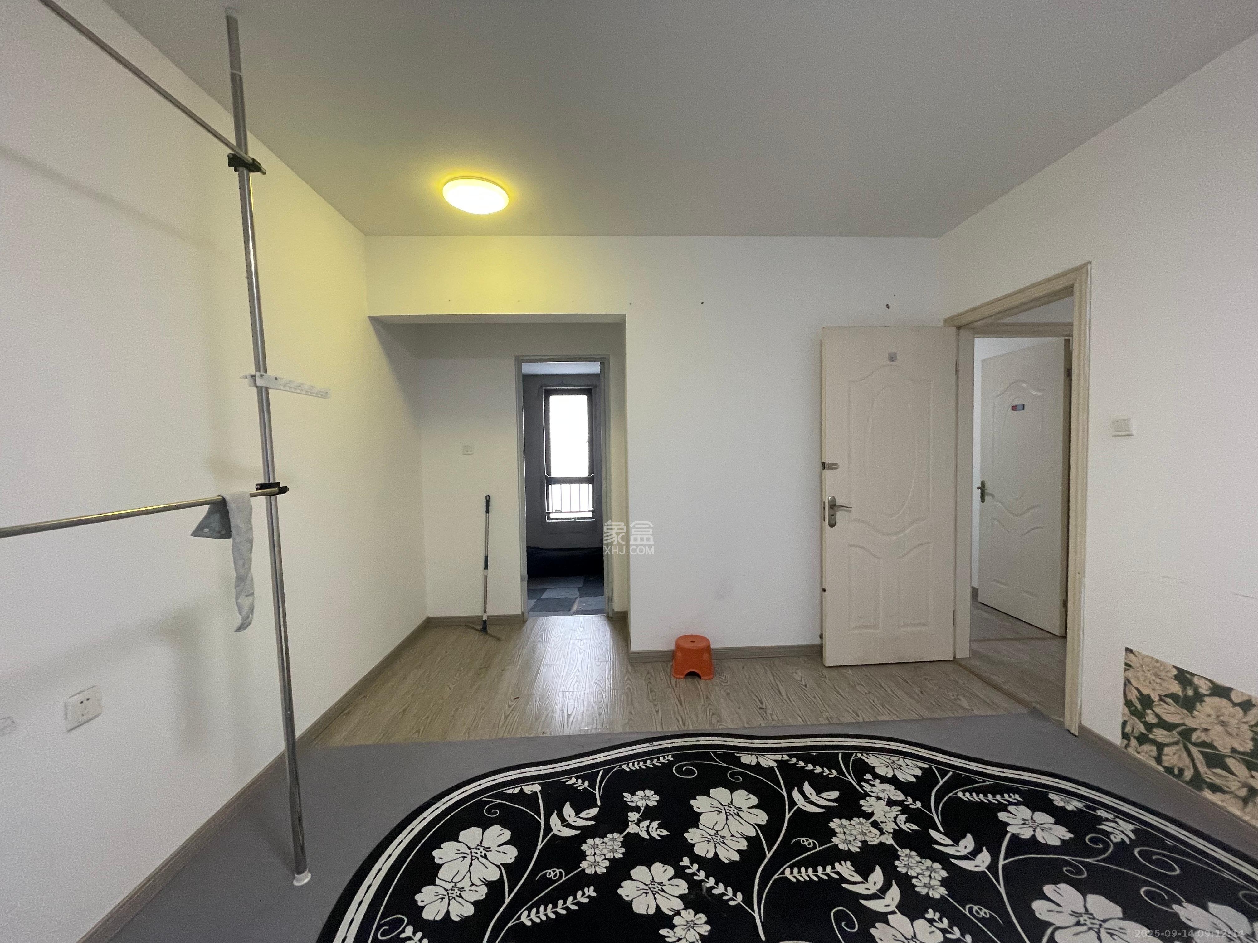 达美D6区  4室2厅2卫    3000.0元/月室内图