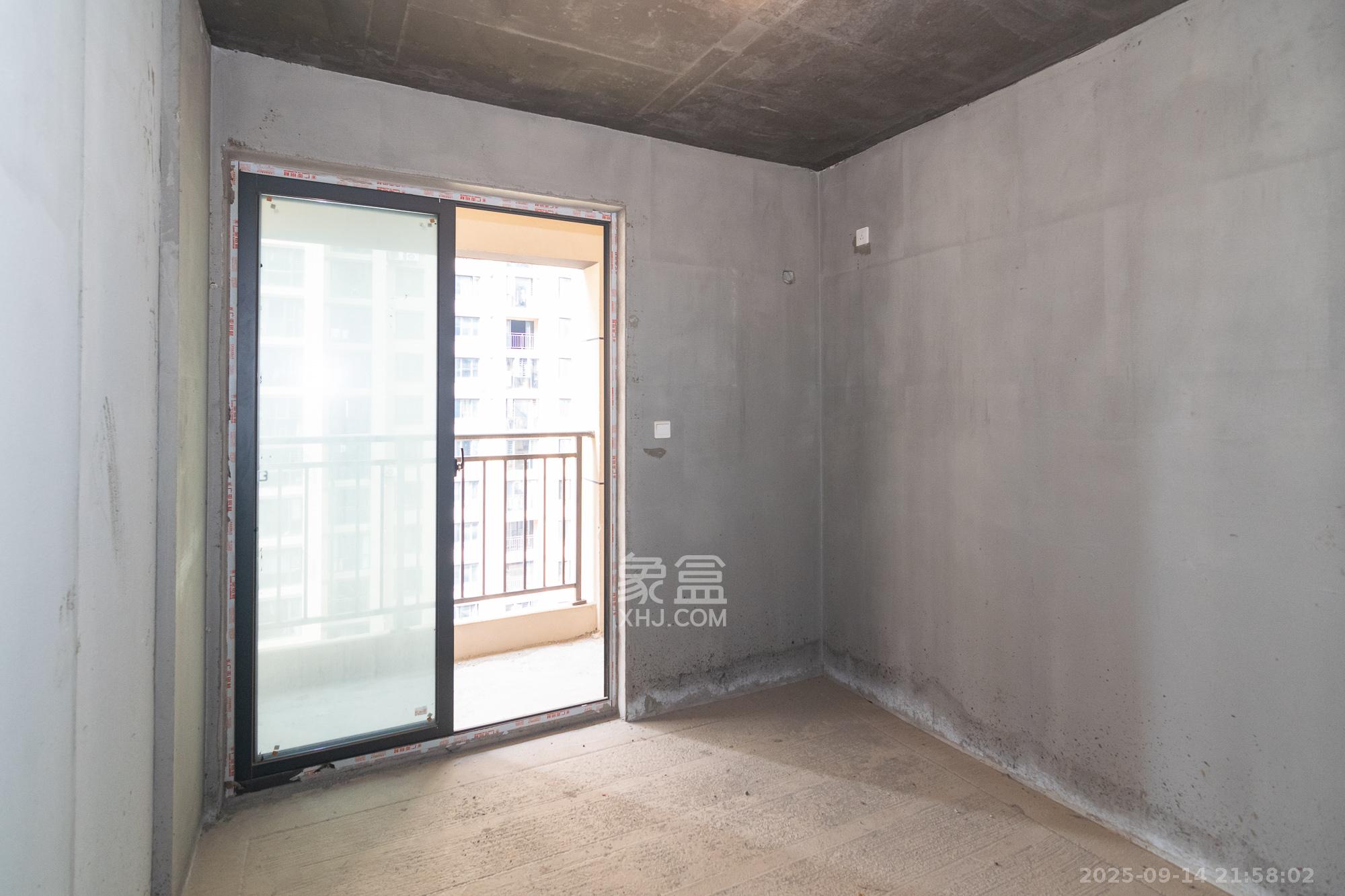 澳海望洲府  4室2厅2卫    82.0万卧室