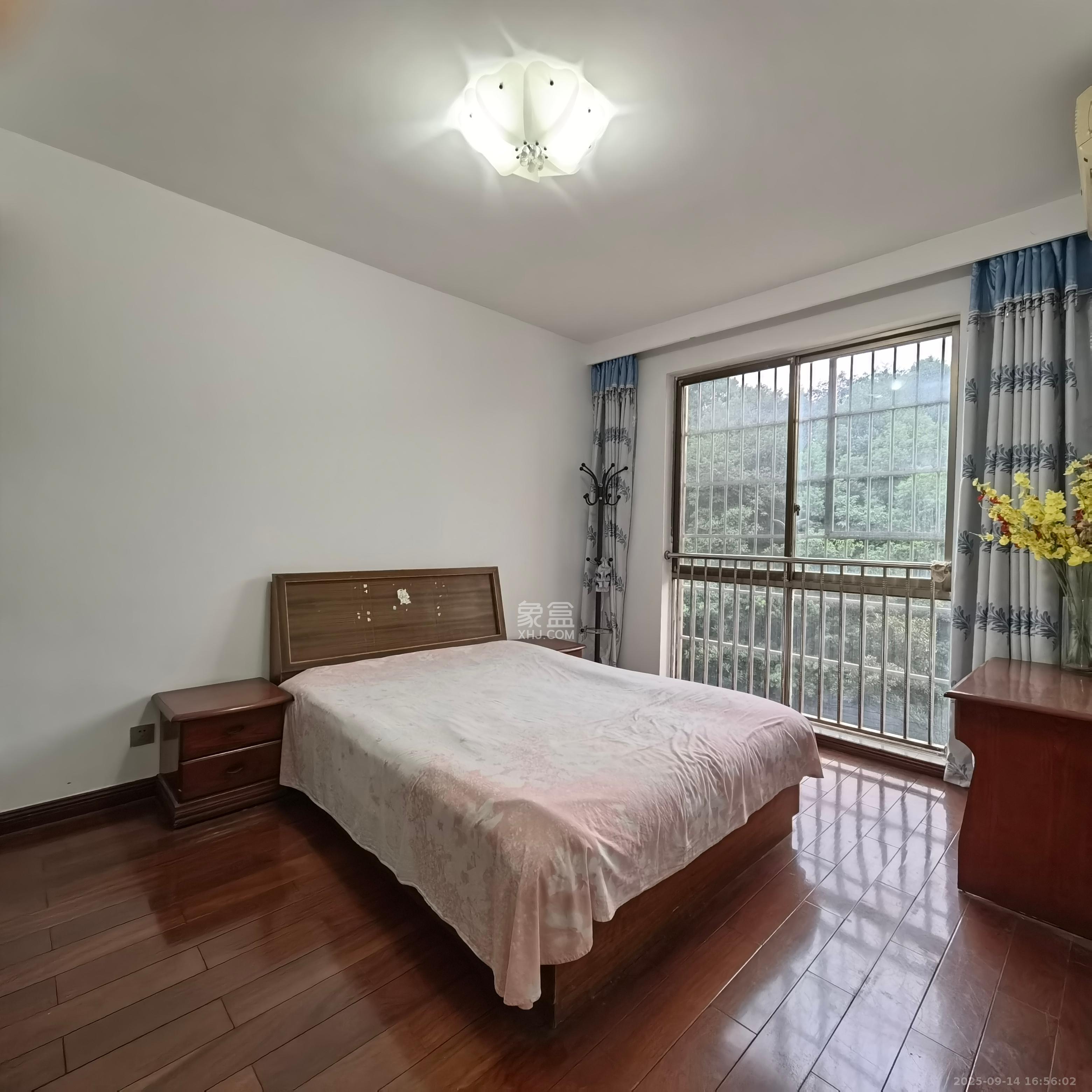 阳光丽景  3室2厅2卫    2000.0元/月室内图