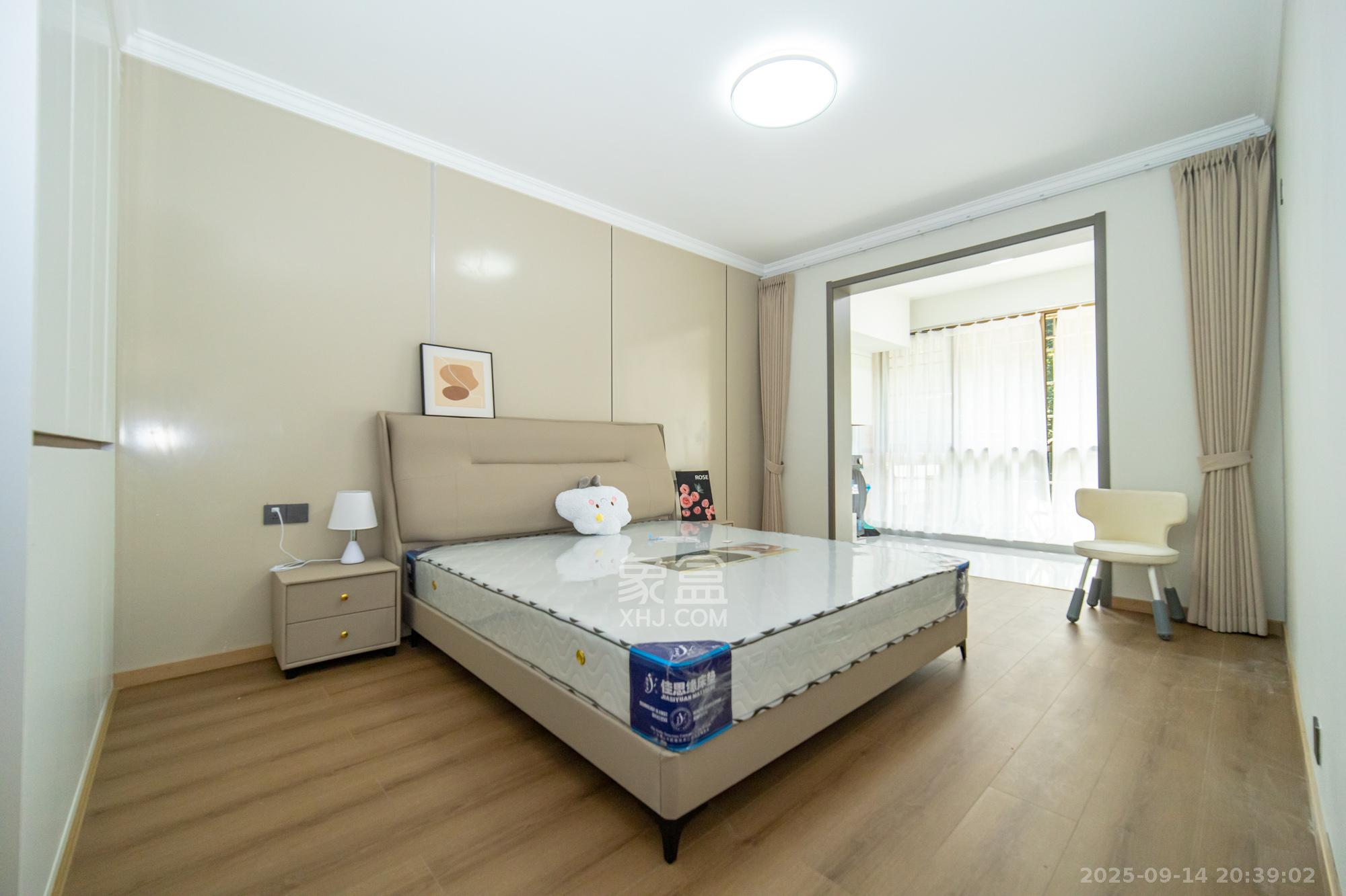 卧龙居国际村  4室2厅2卫    68.0万卧室