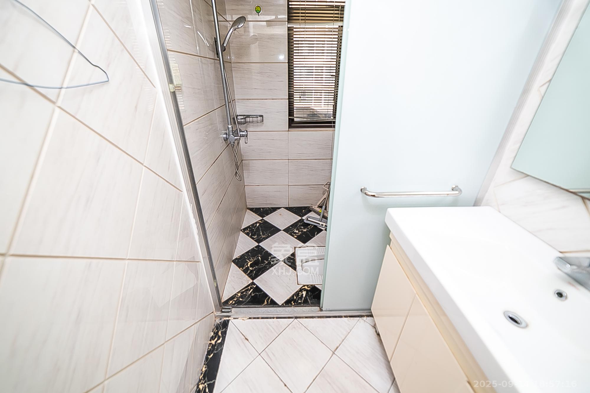 钱隆樽品(一、二、三期)  3室2厅2卫    108.0万 钱隆樽品(一、二、三期)  3室2厅2卫    108.0万卫生间