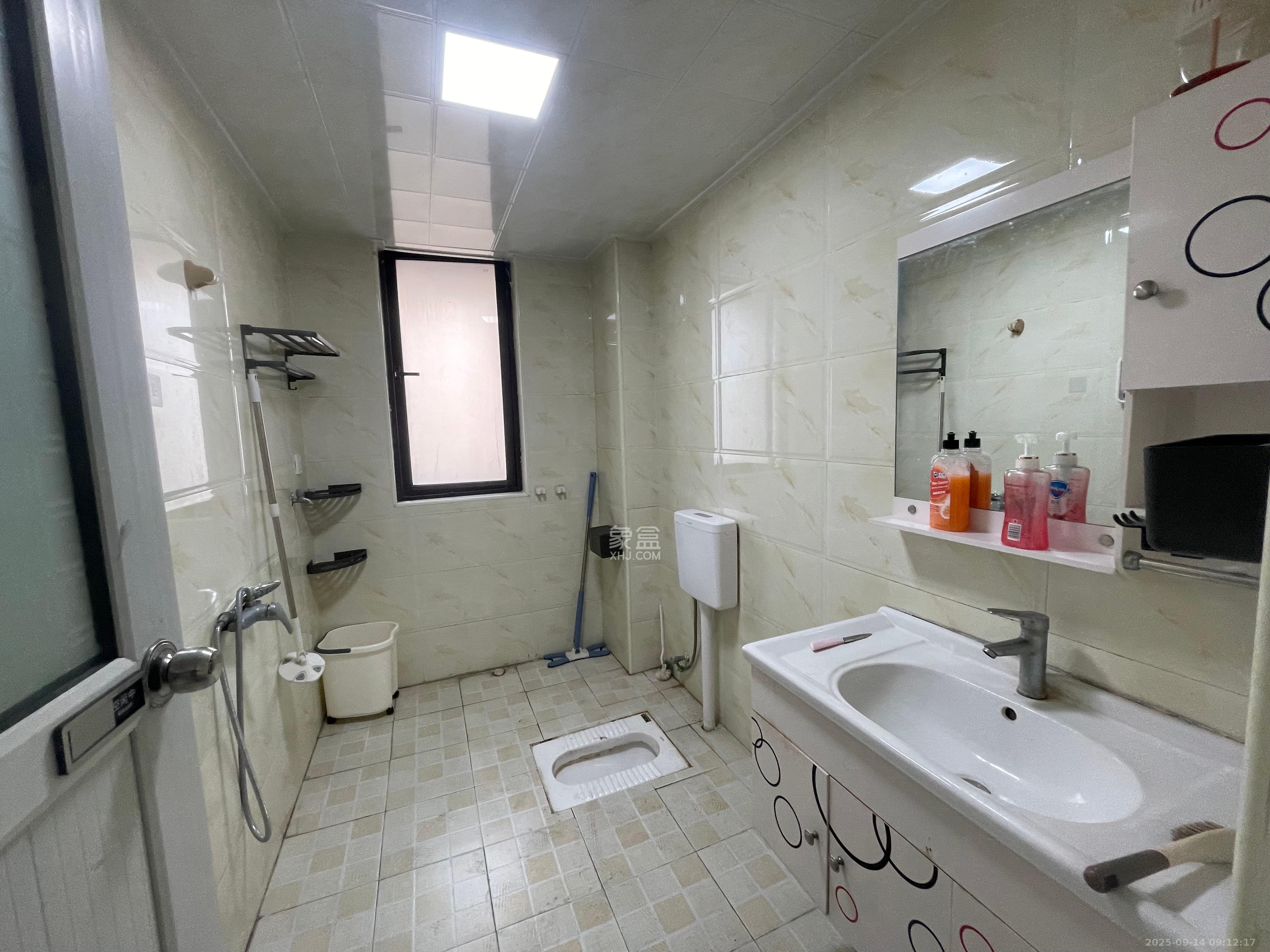 达美D6区  4室2厅2卫    3000.0元/月室内图