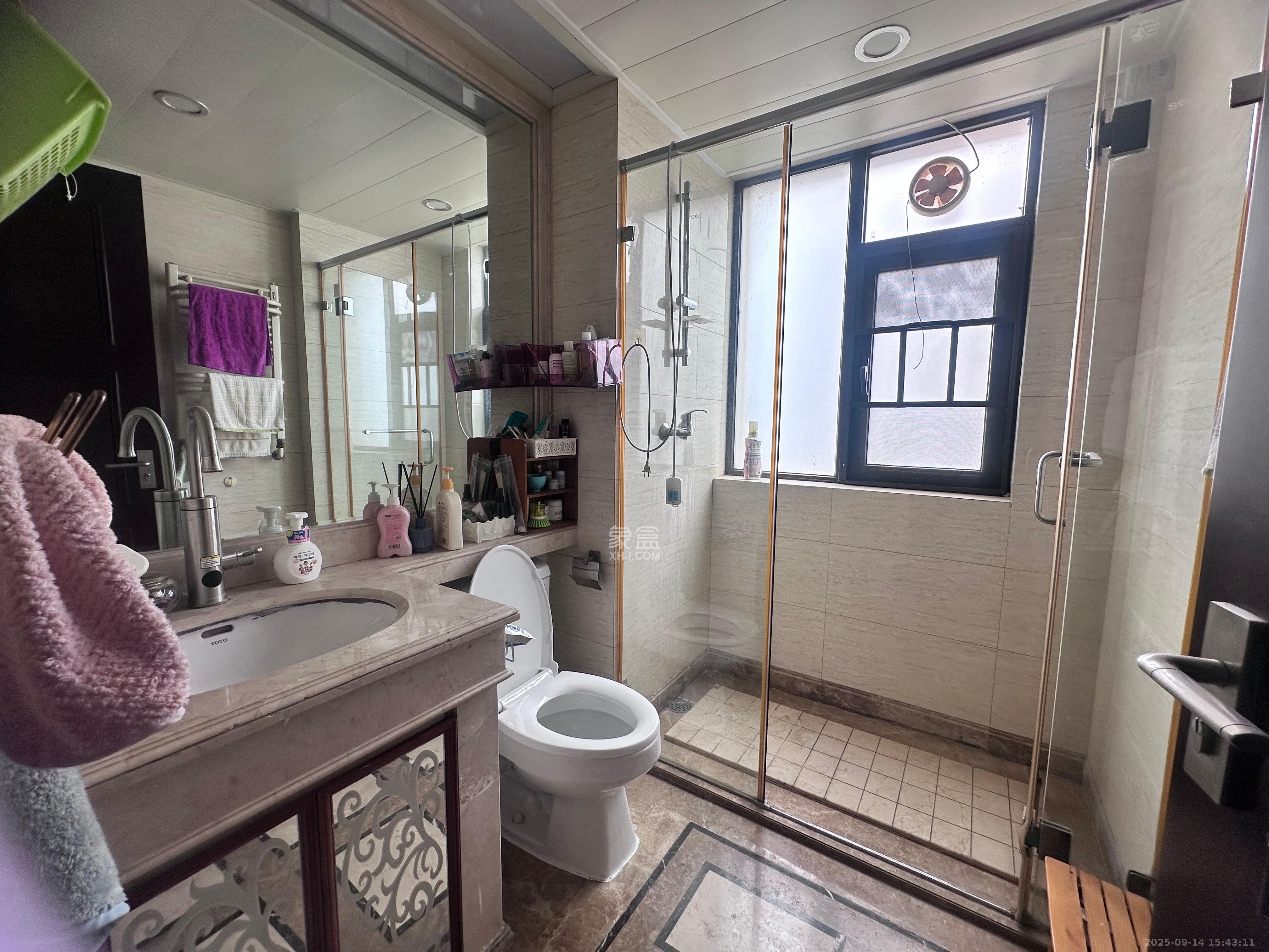 中海国际一期  3室2厅2卫    2400.0元/月 中海国际一期  3室2厅2卫    2400.0元/月室内图