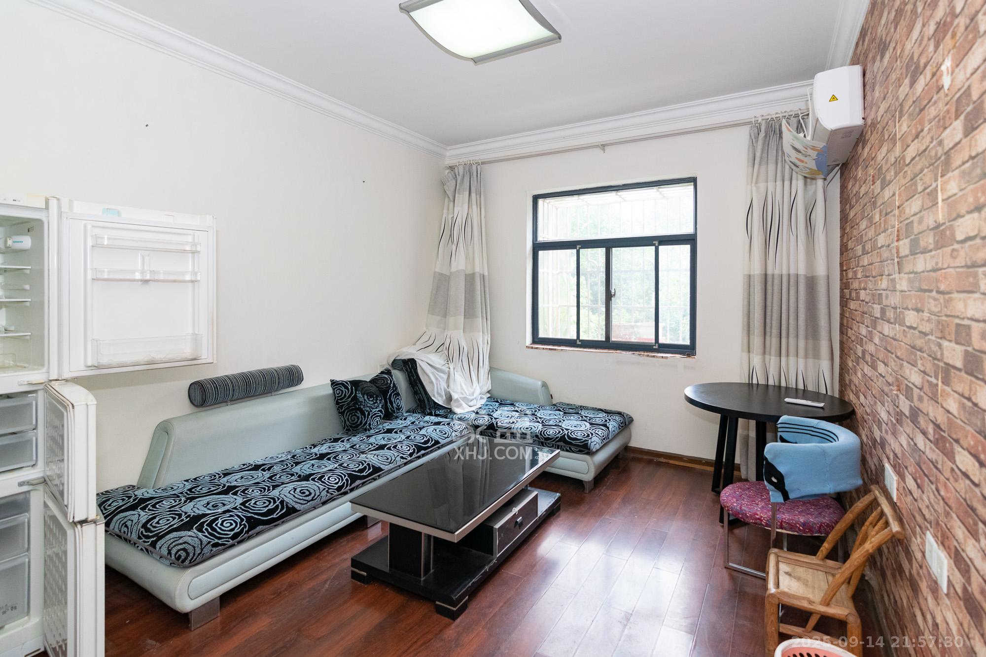 康乃馨老年生活示范城  1室1厅1卫    38.0万 康乃馨老年生活示范城  1室1厅1卫    38.0万客厅