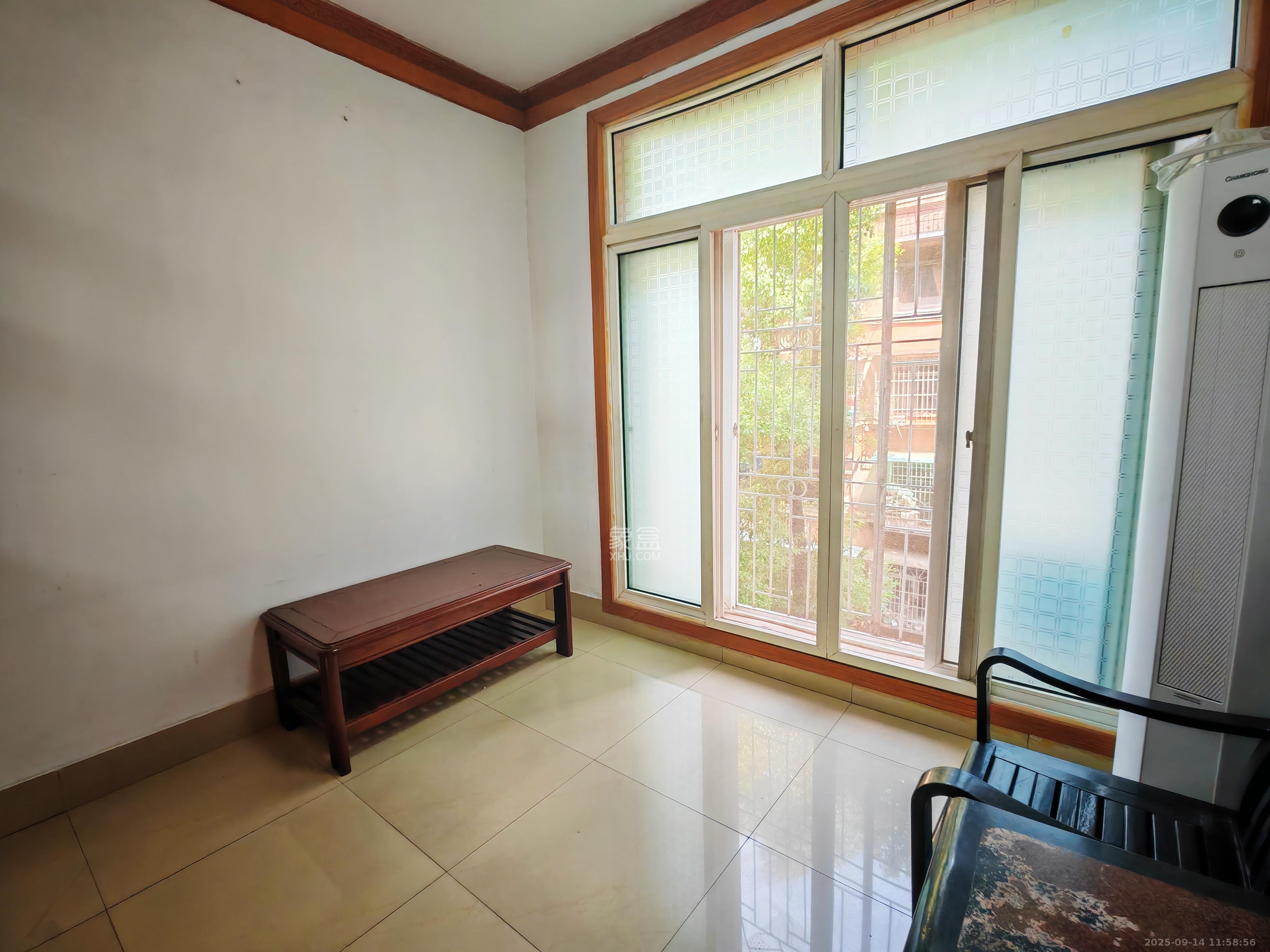 广济桥商务厅宿舍 3室1厅1卫 2300.0元/月 广济桥商务厅宿舍 3室1厅1卫 2300.0元/月室内图