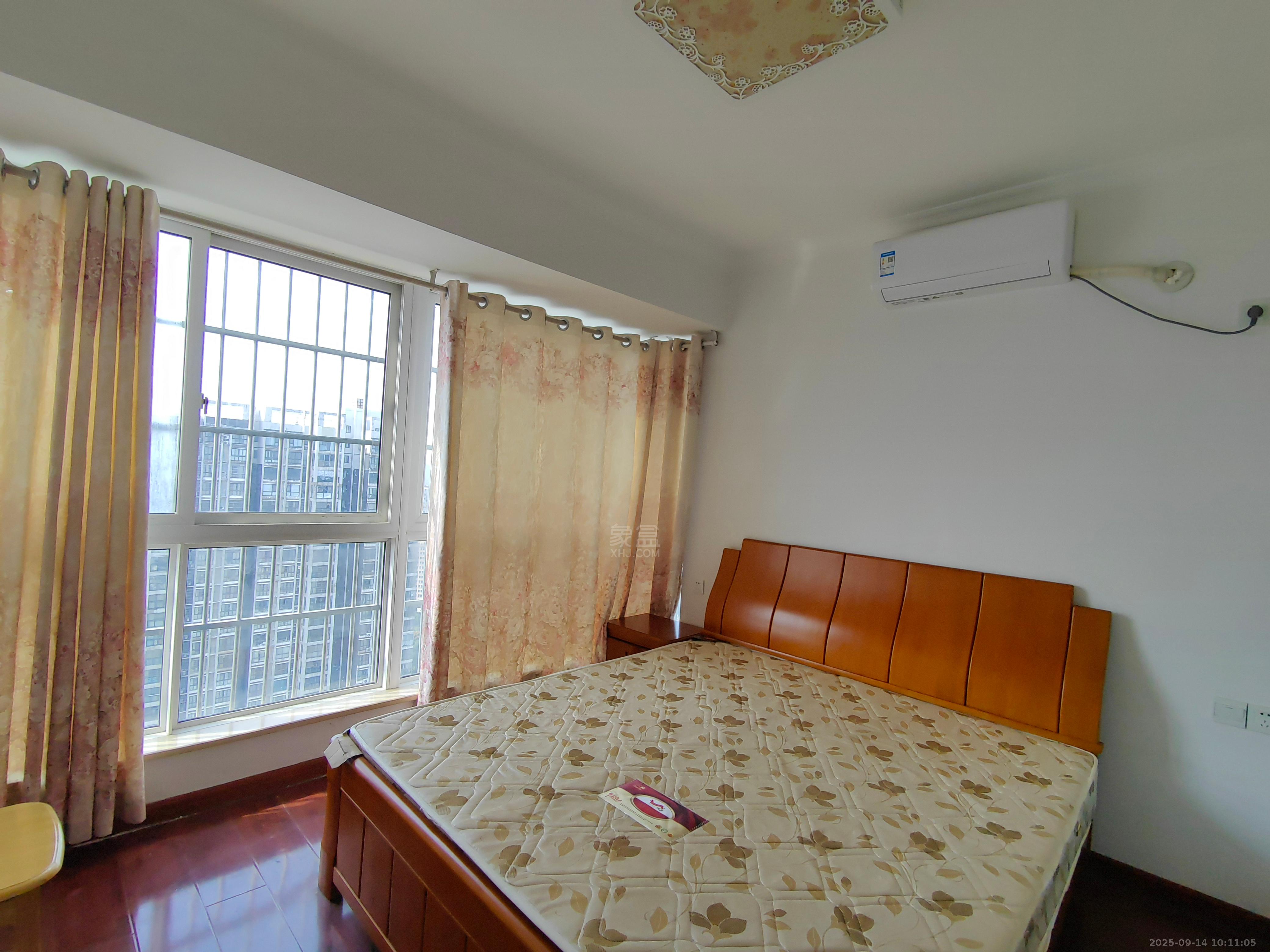 印象华都  3室2厅1卫    1300.0元/月室内图