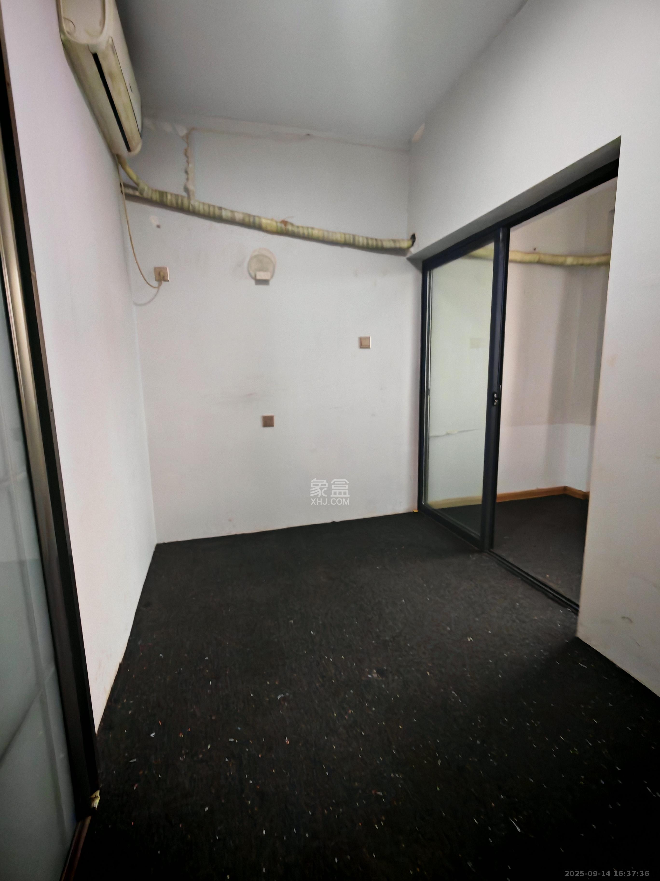 阳光锦城  1室1厅1卫    1300.0元/月室内图