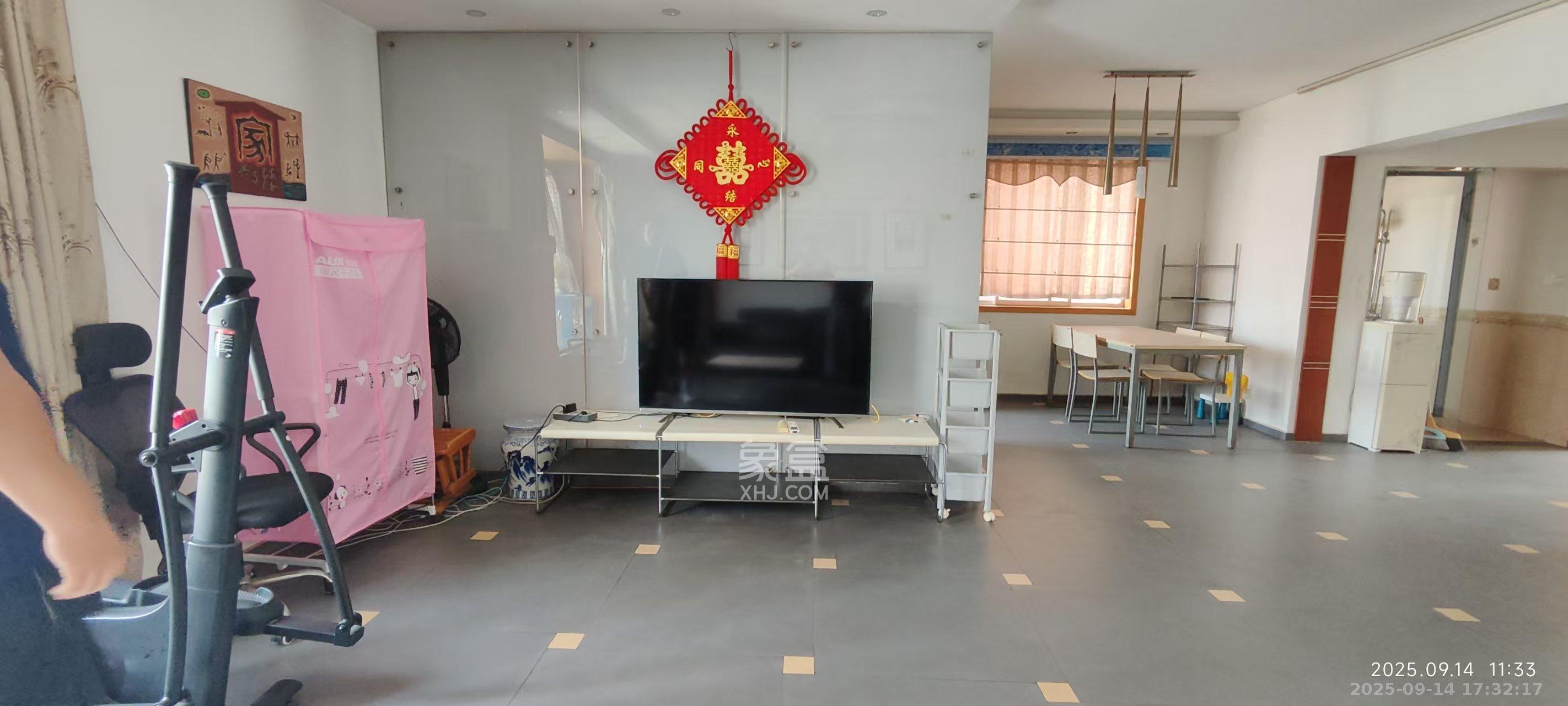 新星小区 4室2厅2卫 2400.0元/月 新星小区 4室2厅2卫 2400.0元/月室内图