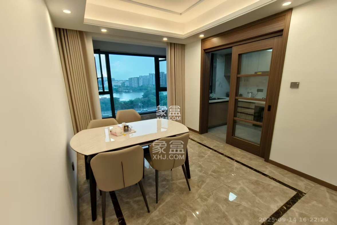 绿地V岛 4室2厅2卫 4500.0元/月 绿地V岛 4室2厅2卫 4500.0元/月室内图