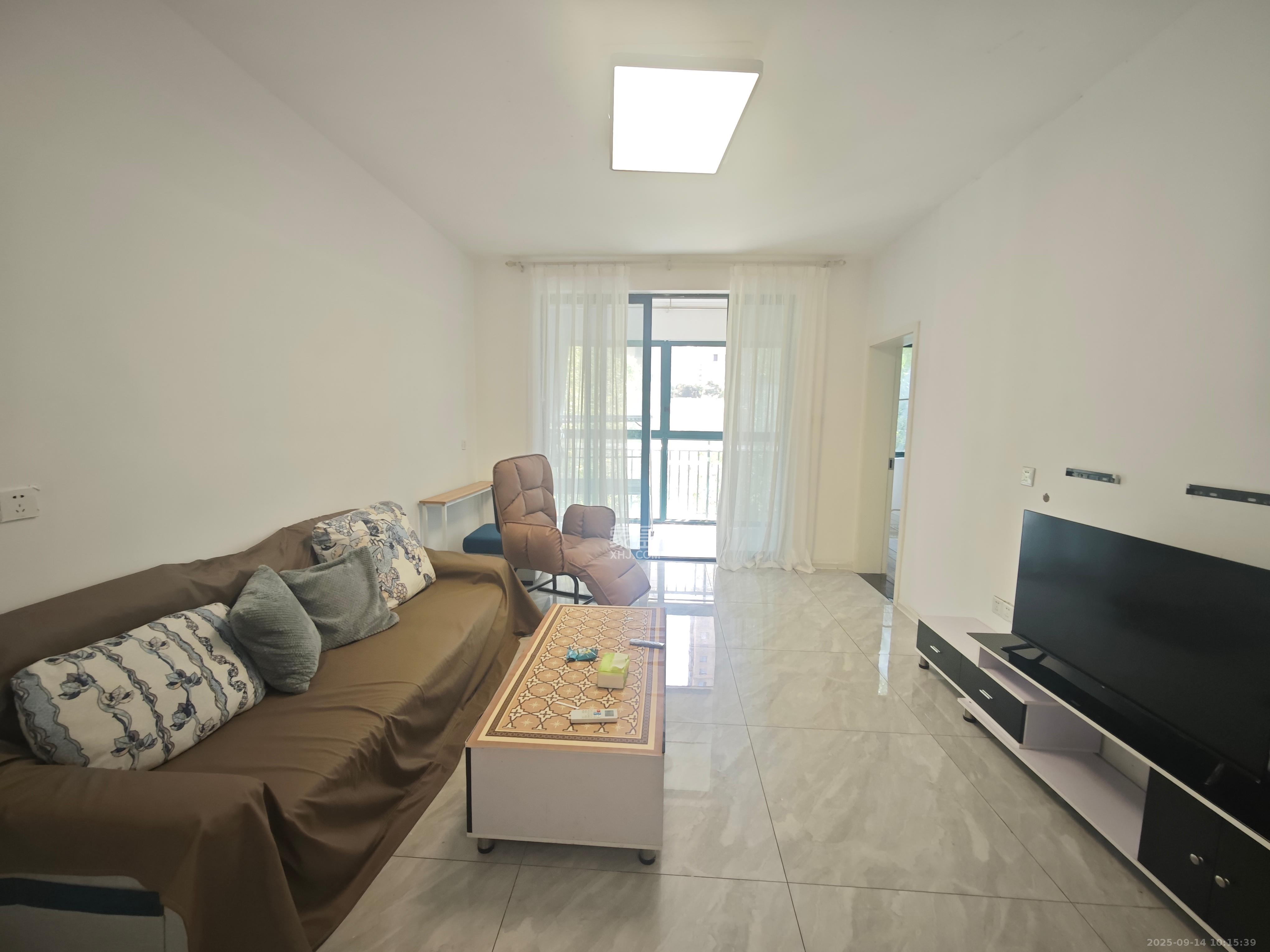 洋湖时代  3室2厅1卫    1900.0元/月室内图