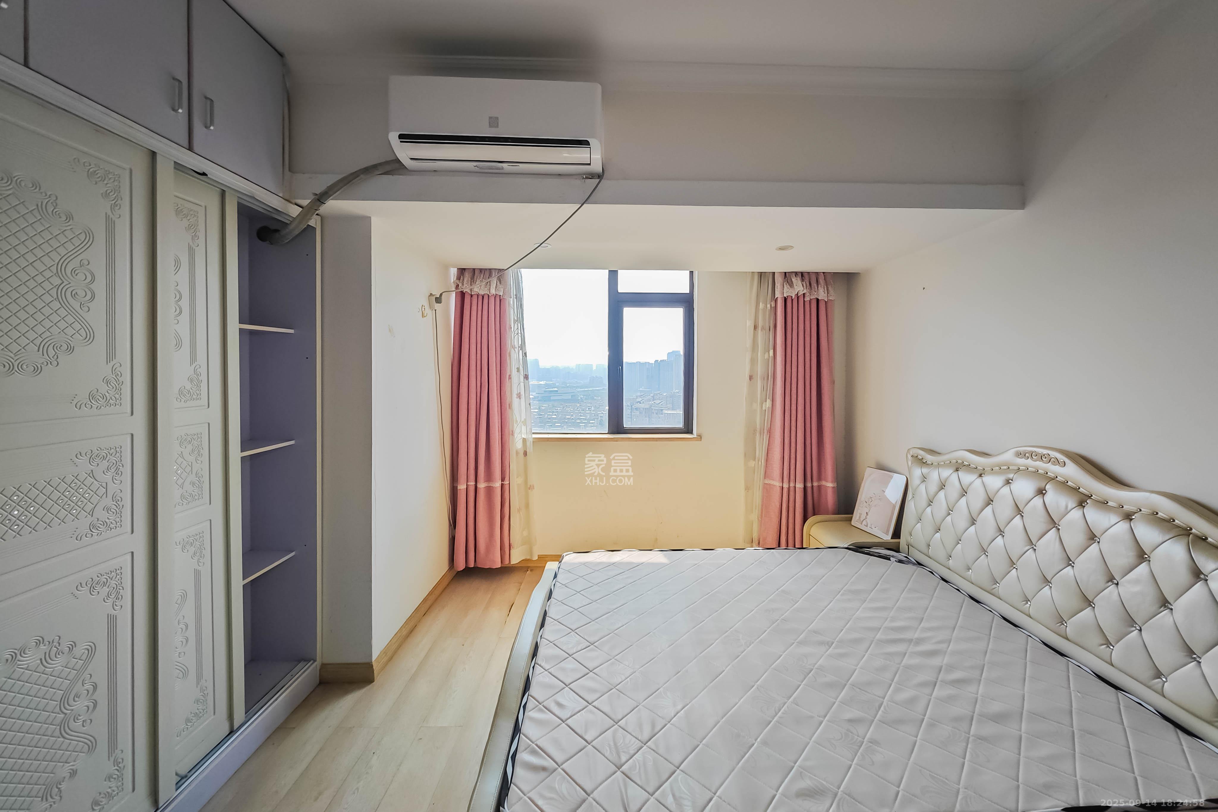 五江天街北区 1室1厅1卫 28.0万 五江天街北区 1室1厅1卫 28.0万卧室