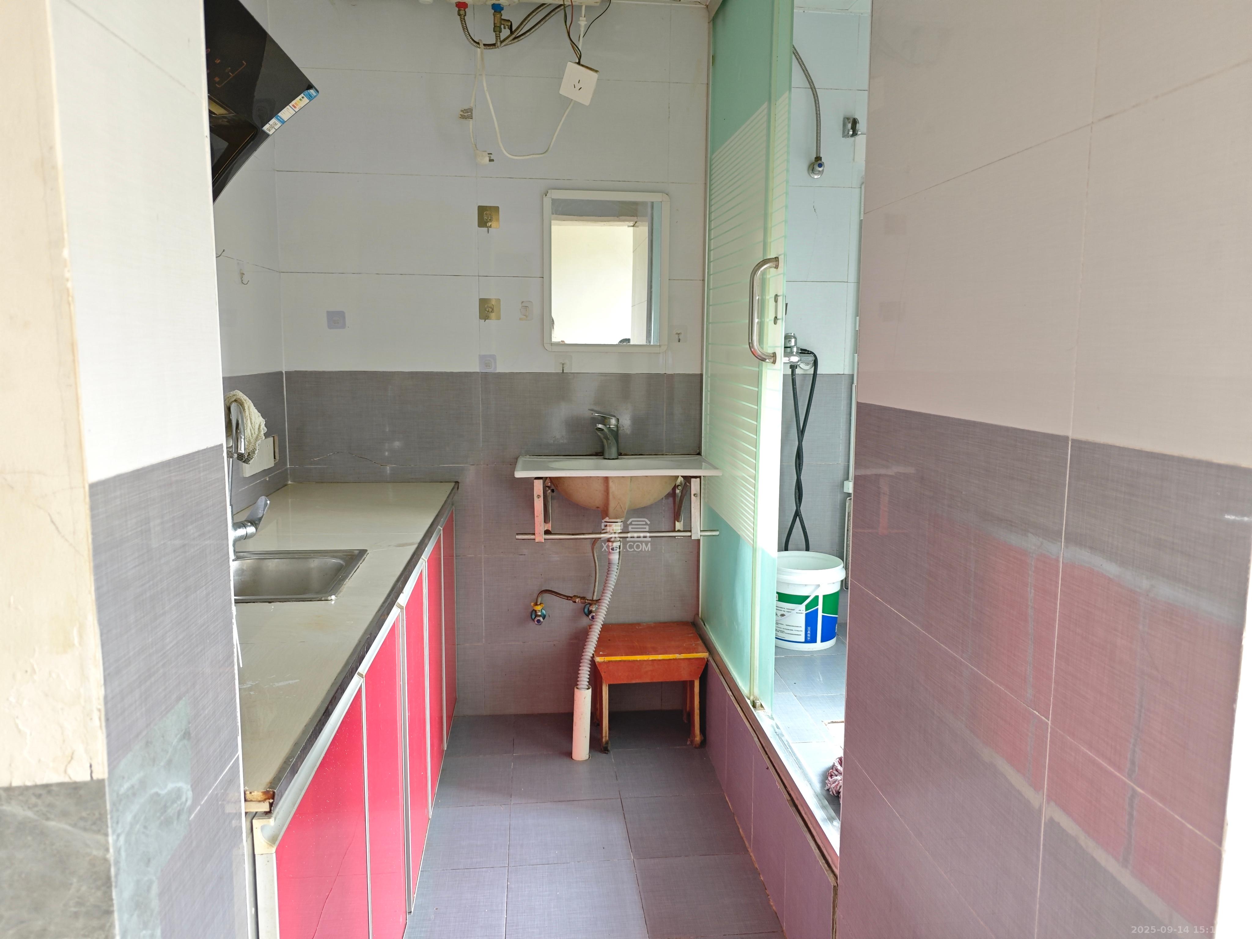 岳华嘉园  1室1厅1卫    1000.0元/月 岳华嘉园  1室1厅1卫    1000.0元/月室内图