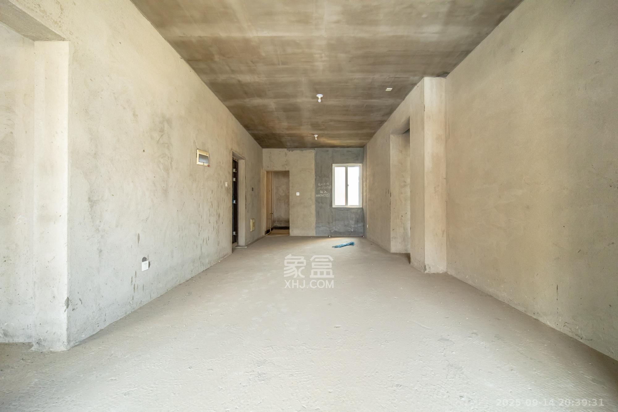 楚天世纪城西苑 3室2厅2卫 66.8万 楚天世纪城西苑 3室2厅2卫 66.8万客厅