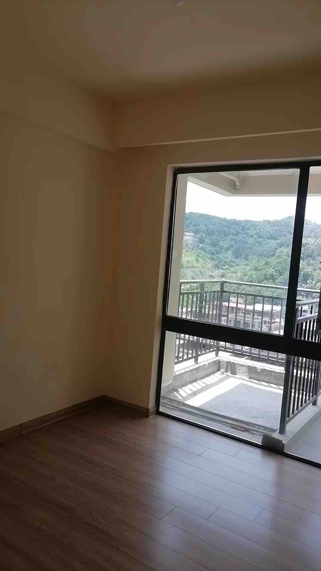 碧桂园翘楚棠  3室0厅0卫    75.0万客厅