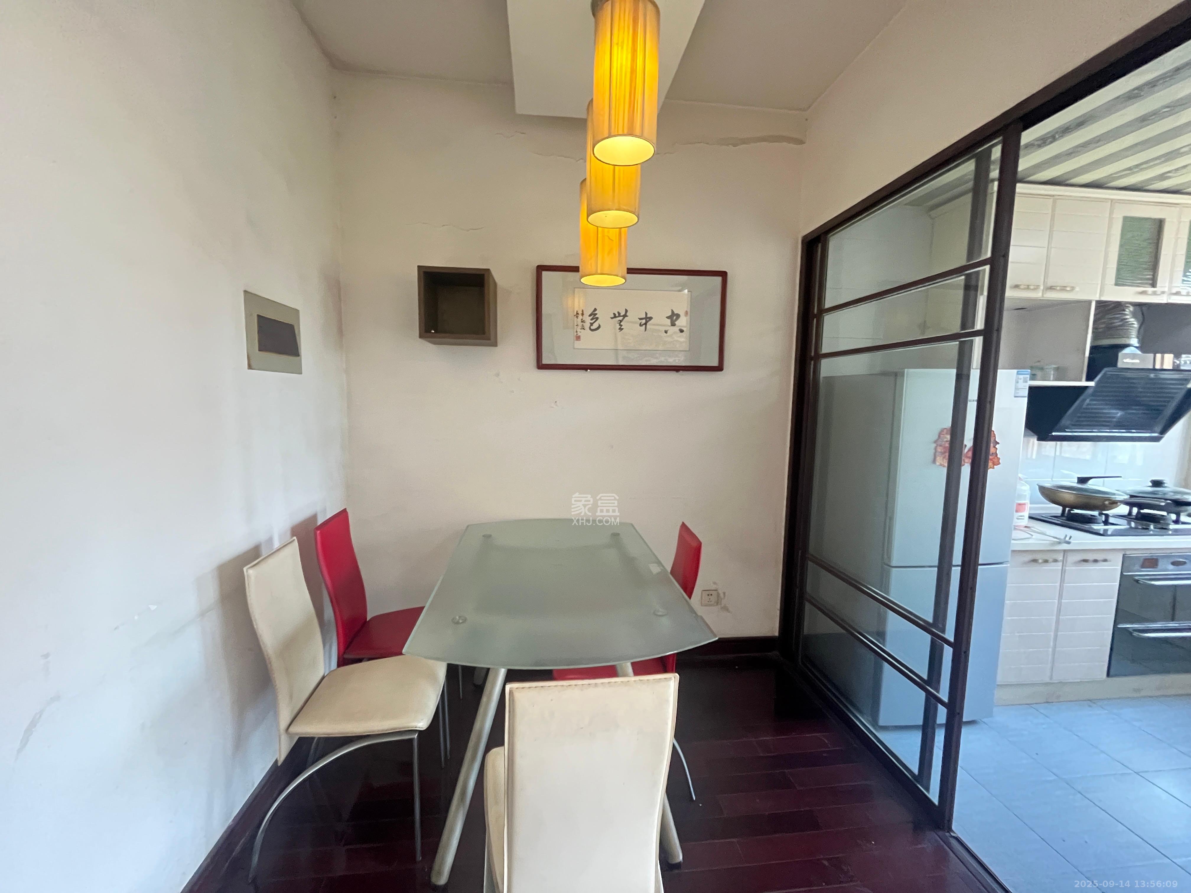 一心花苑  3室2厅2卫    2600.0元/月室内图