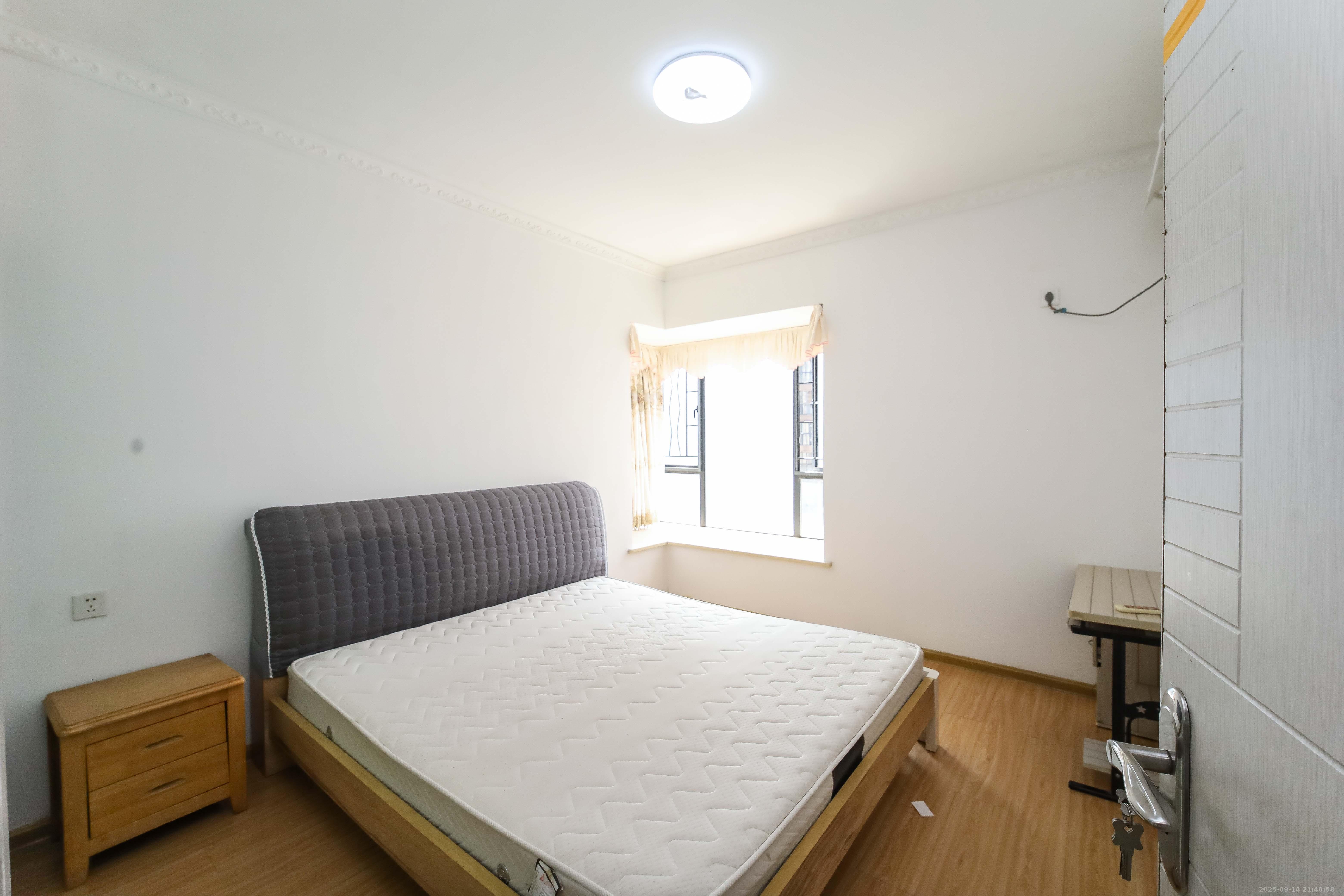 鸿基橄榄君庭  4室2厅2卫    96.0万 鸿基橄榄君庭  4室2厅2卫    96.0万卧室