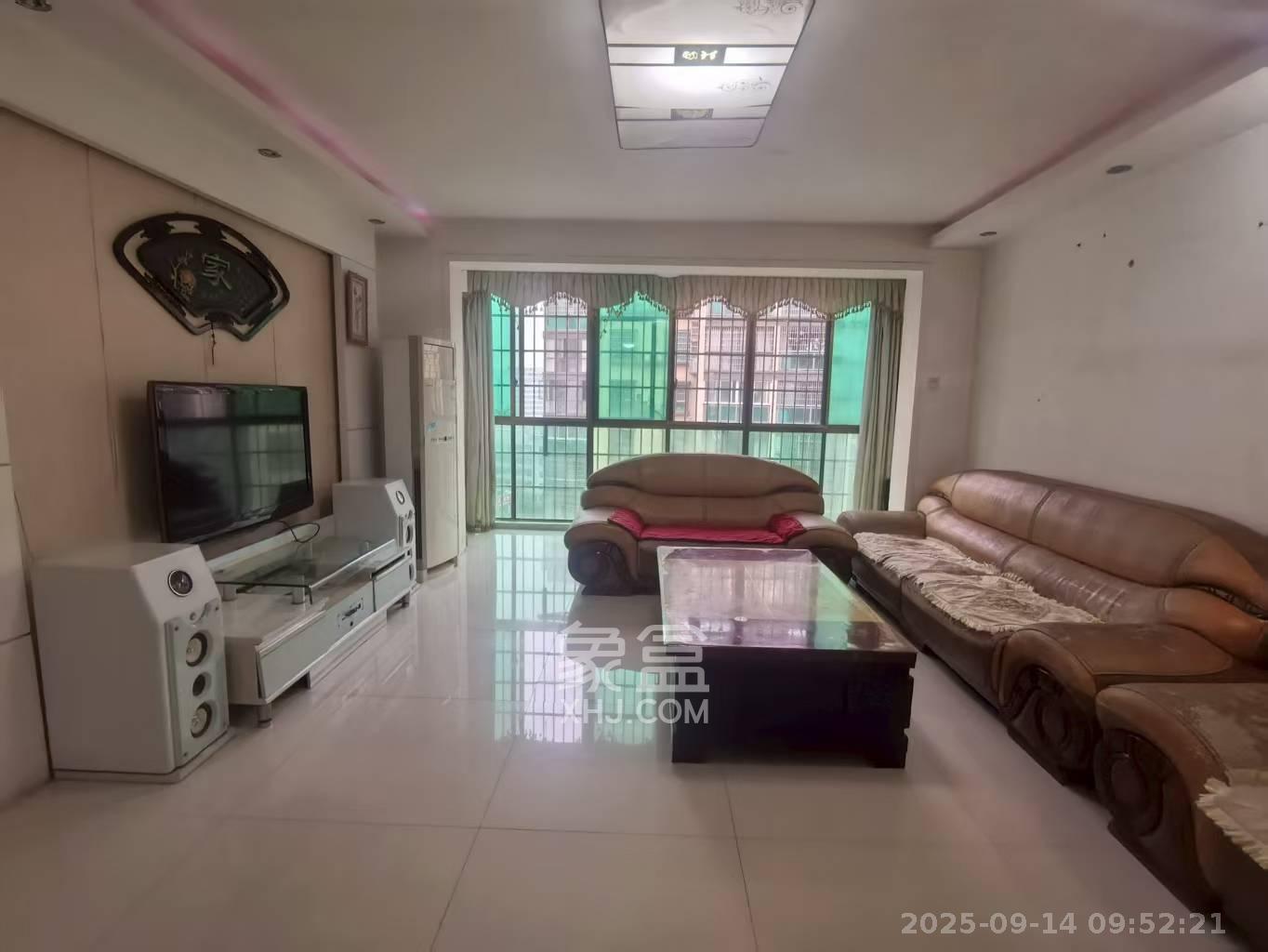 麓谷加州阳光 3室2厅2卫 2300.0元/月 麓谷加州阳光 3室2厅2卫 2300.0元/月室内图