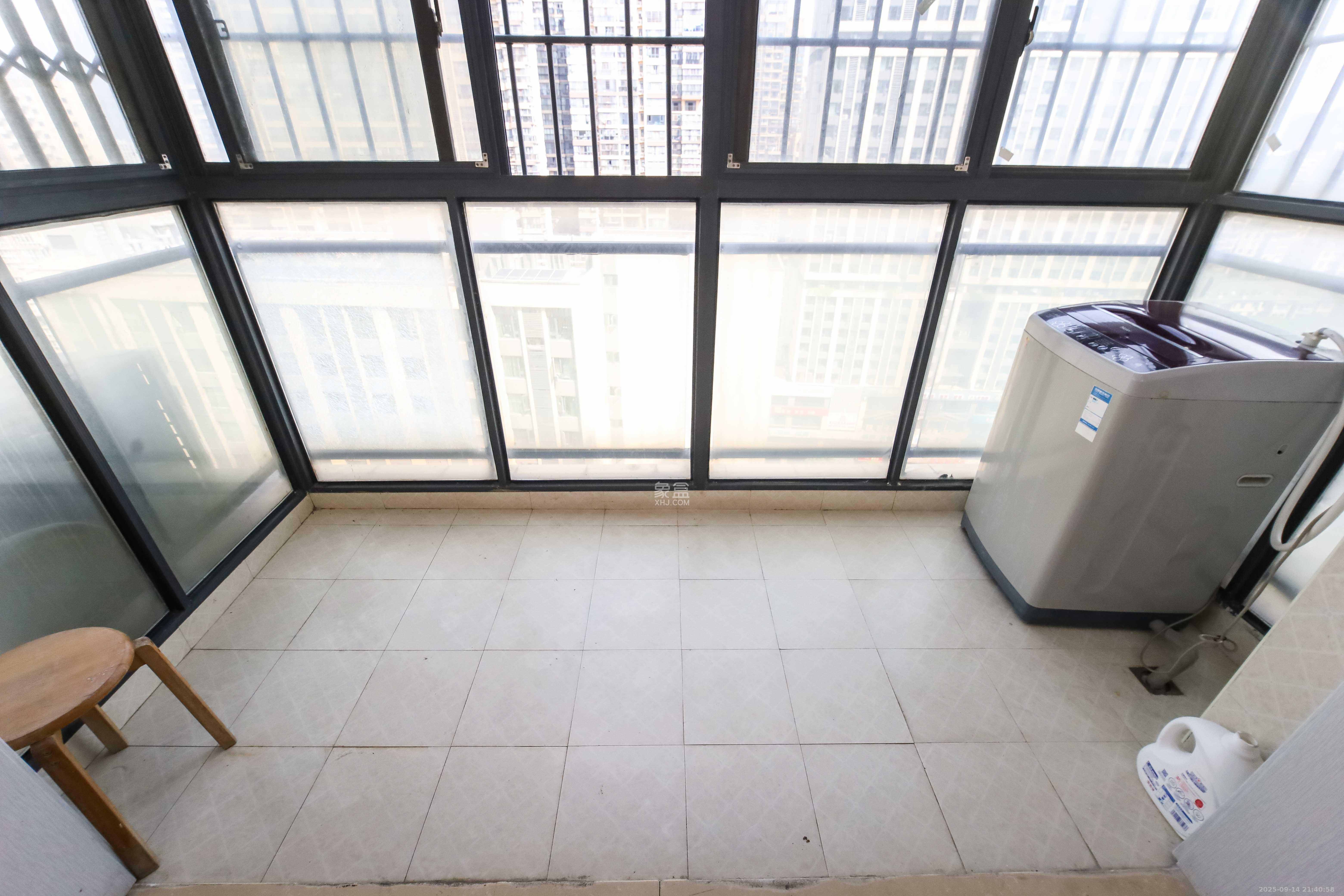 鸿基橄榄君庭  4室2厅2卫    96.0万 鸿基橄榄君庭  4室2厅2卫    96.0万阳台