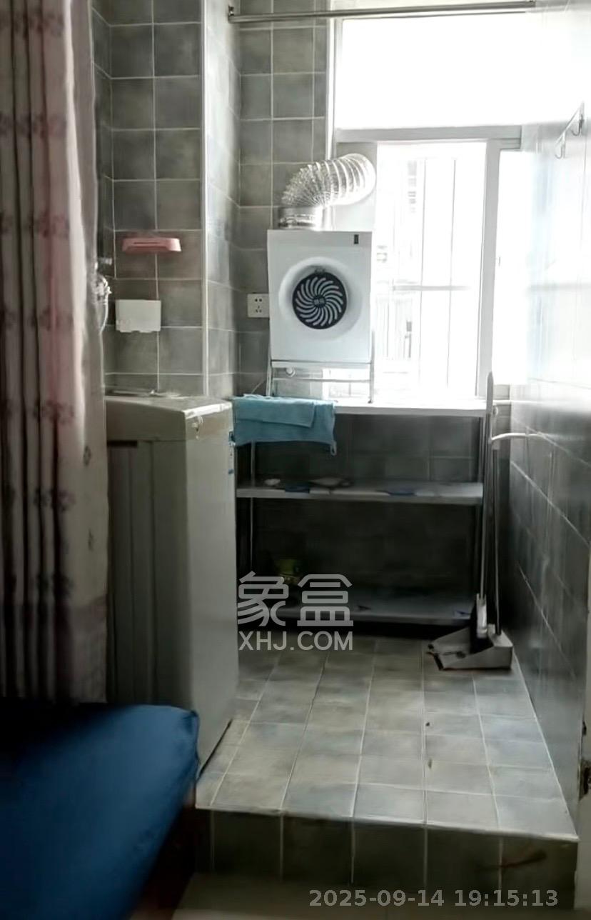 高桥现代商贸城 1室1厅1卫 1100.0元/月 高桥现代商贸城 1室1厅1卫 1100.0元/月室内图