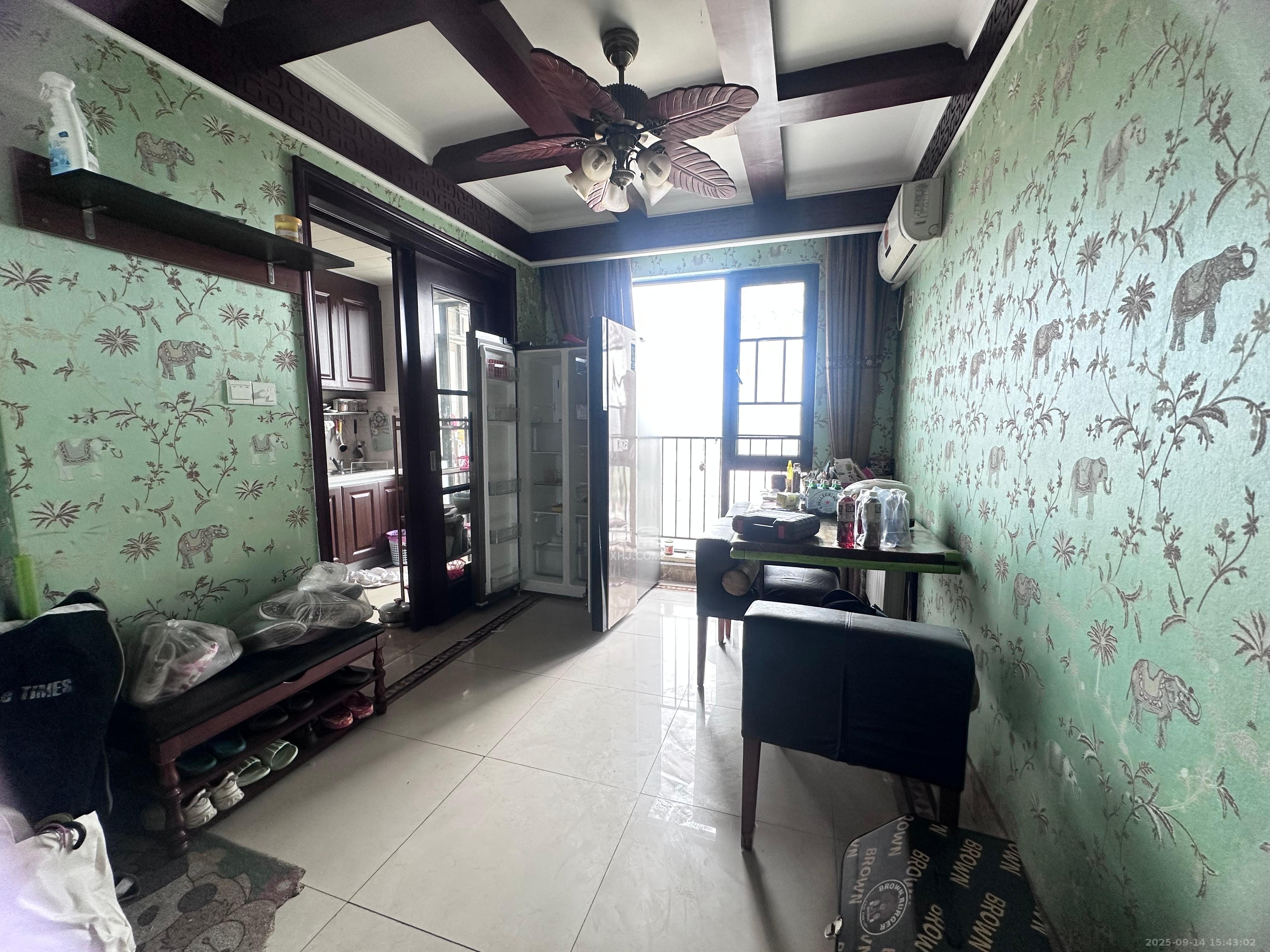 中海国际一期  3室2厅2卫    2400.0元/月 中海国际一期  3室2厅2卫    2400.0元/月室内图