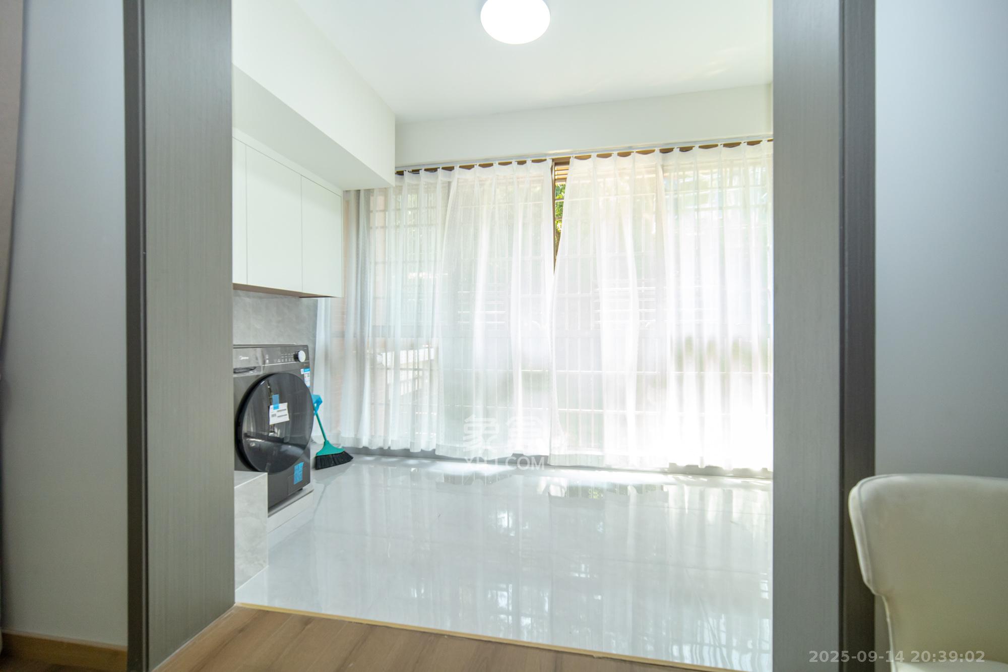 卧龙居国际村  4室2厅2卫    68.0万阳台