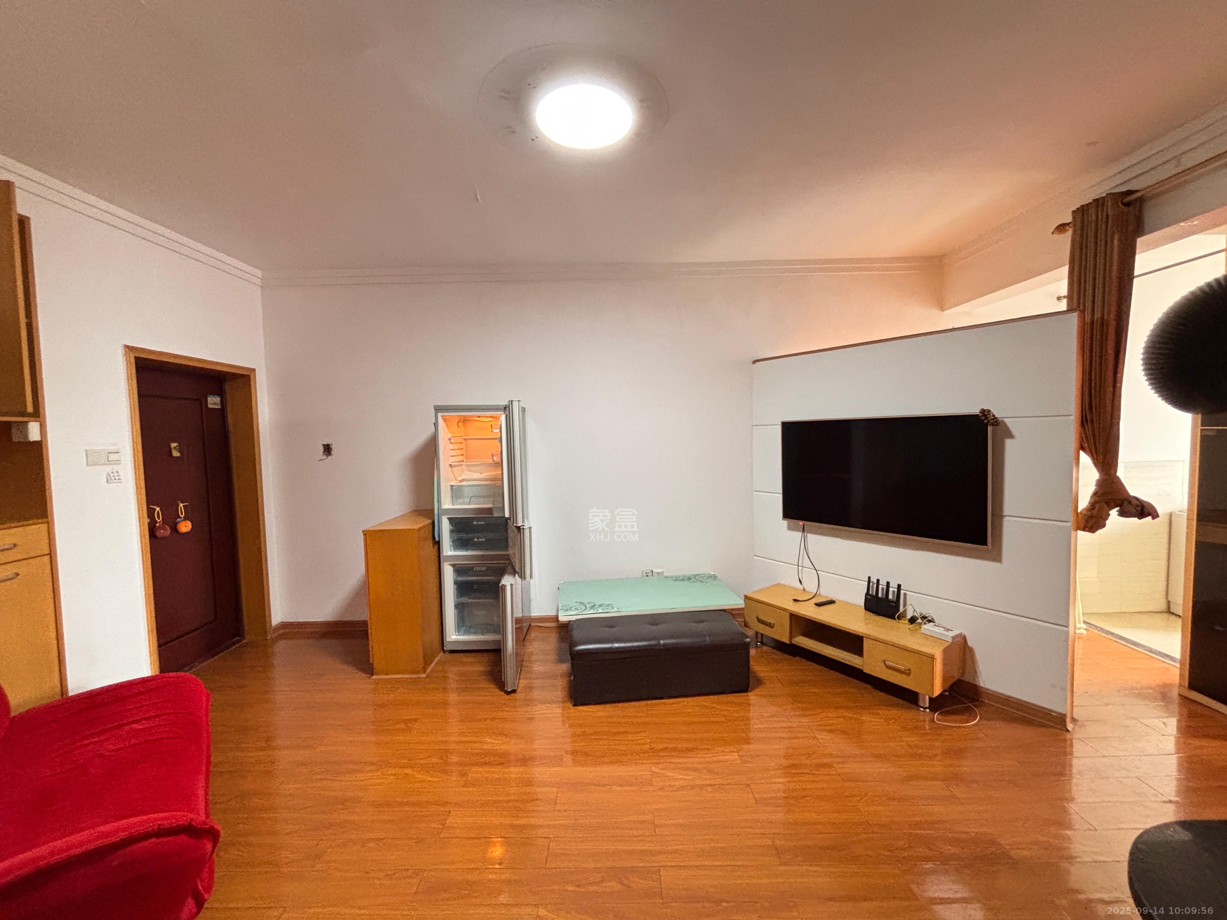 加加大街(华景苑) 1室1厅1卫 1300.0元/月 加加大街(华景苑) 1室1厅1卫 1300.0元/月室内图