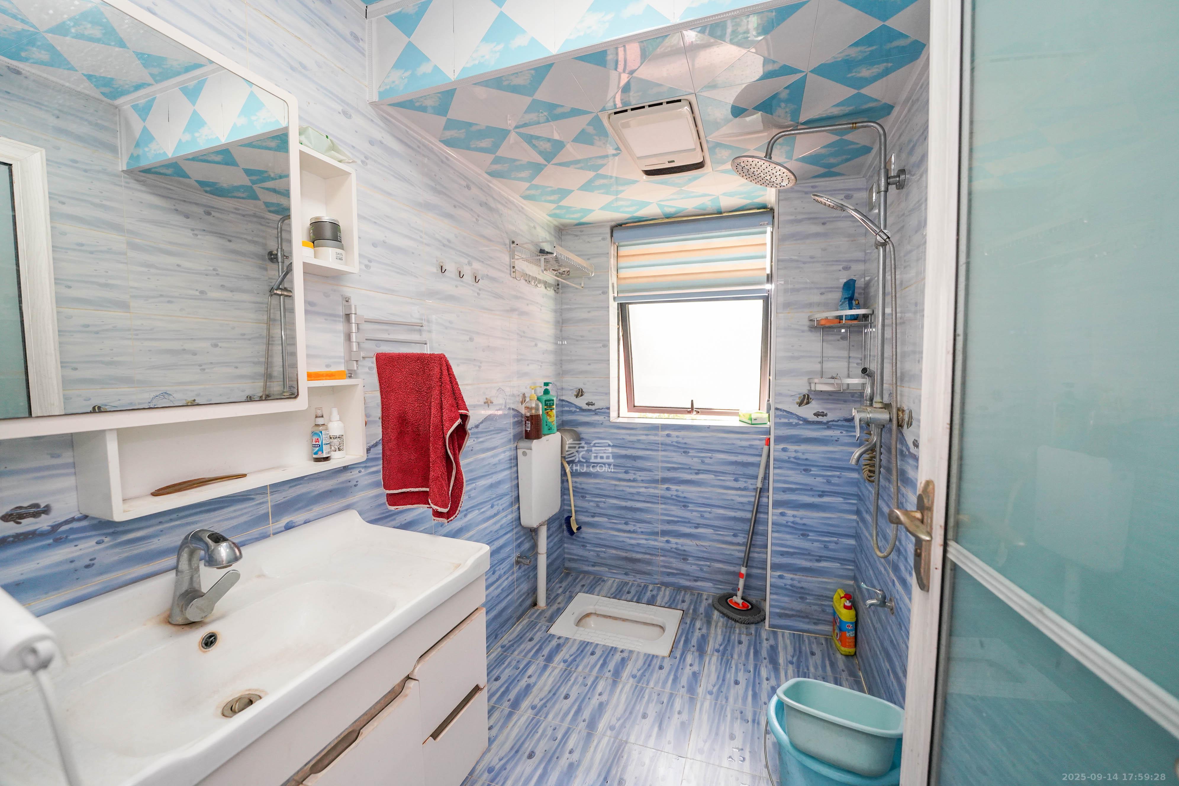 金谷豪庭 4室2厅2卫 69.8万 金谷豪庭 4室2厅2卫 69.8万卫生间