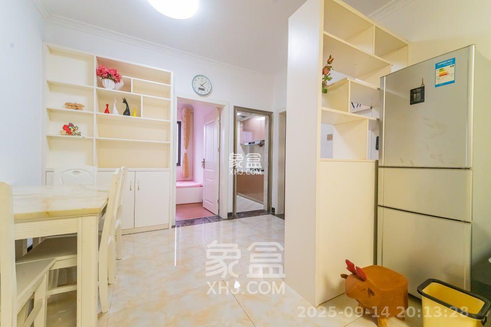 华润置地广场二期  3室2厅2卫    2100.0元/月室内图