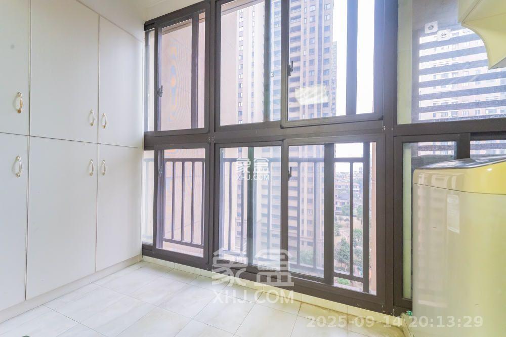 华润置地广场二期 3室2厅2卫 2100.0元/月 华润置地广场二期 3室2厅2卫 2100.0元/月室内图