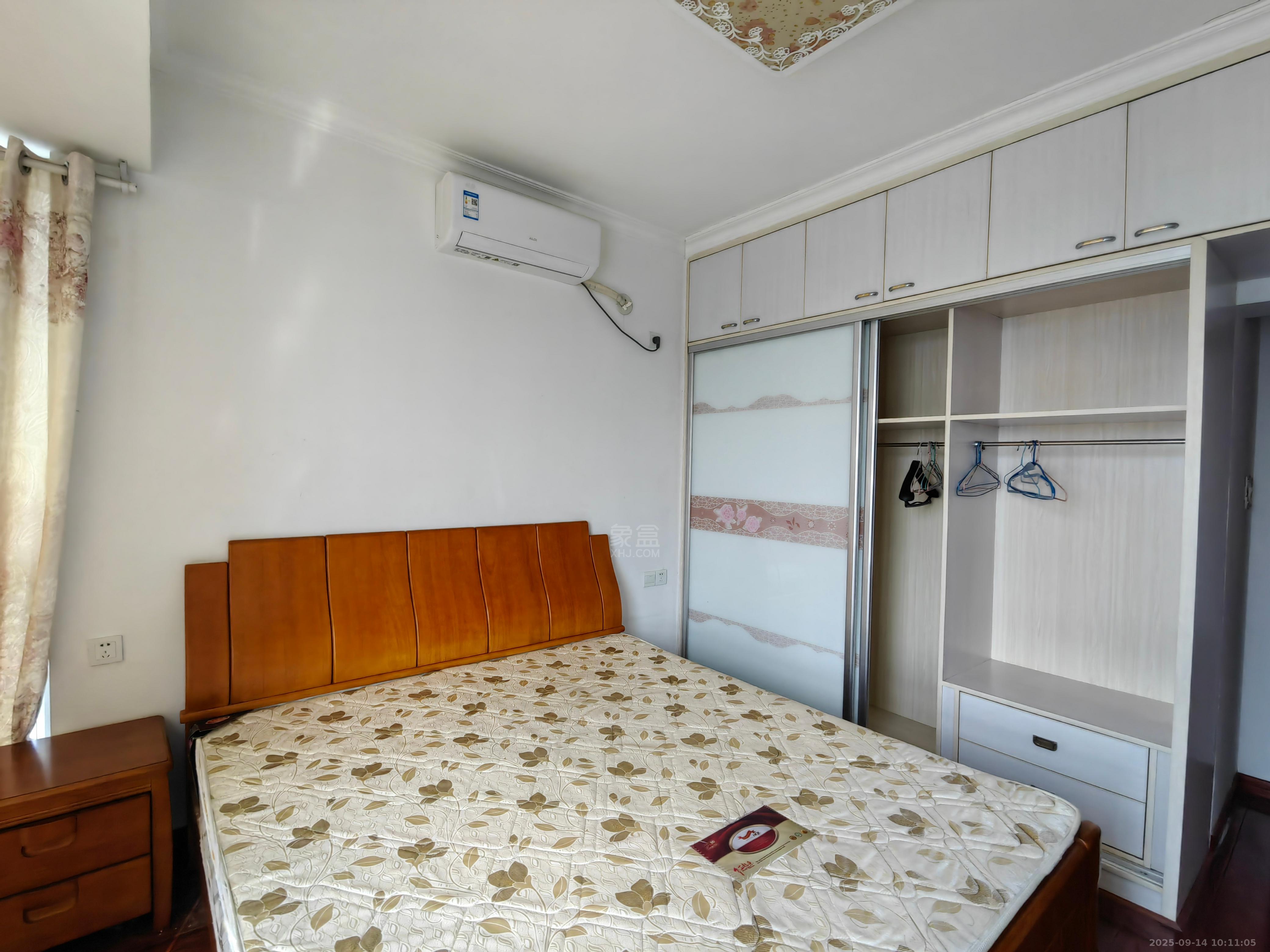 印象华都  3室2厅1卫    1300.0元/月室内图