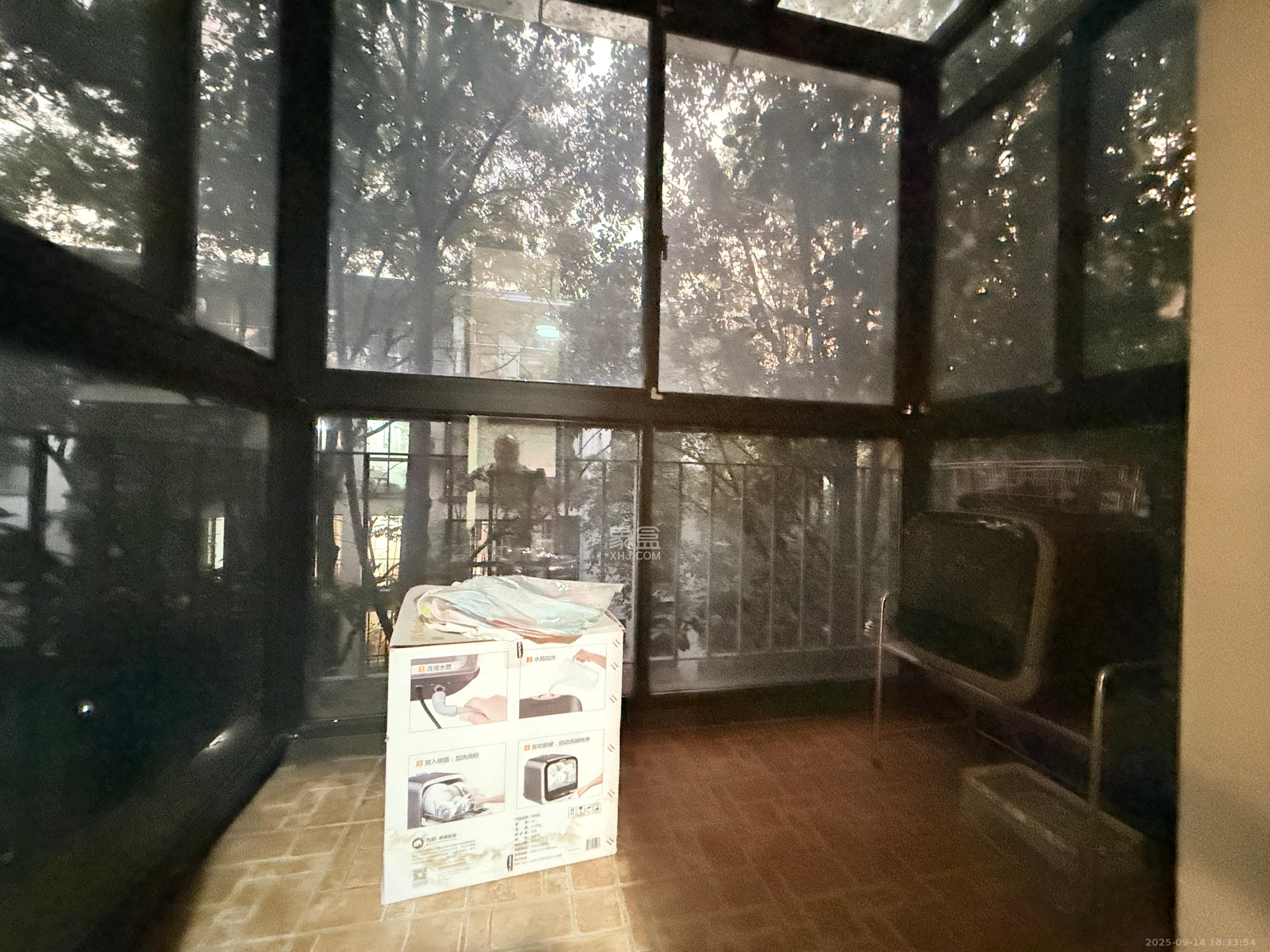 西街花园 3室2厅2卫 2600.0元/月 西街花园 3室2厅2卫 2600.0元/月室内图